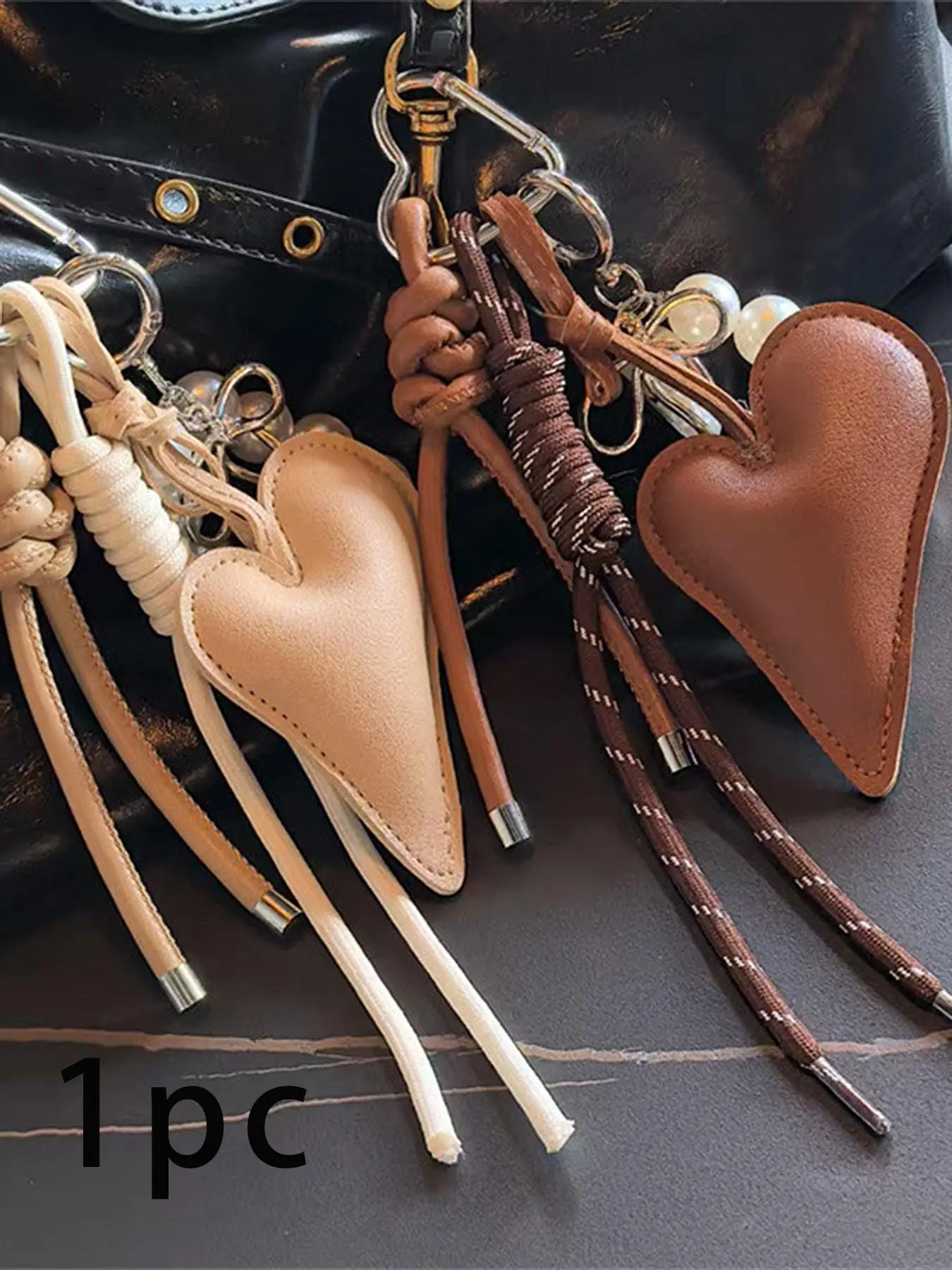 Sweet and retro style woven tassel heart-shaped pendant, fashionable and exquisite style personalized pearl necklace, lightweight and easy to carry, can be used as a bag hanger and keychain, suitable for dating, commuting, shopping