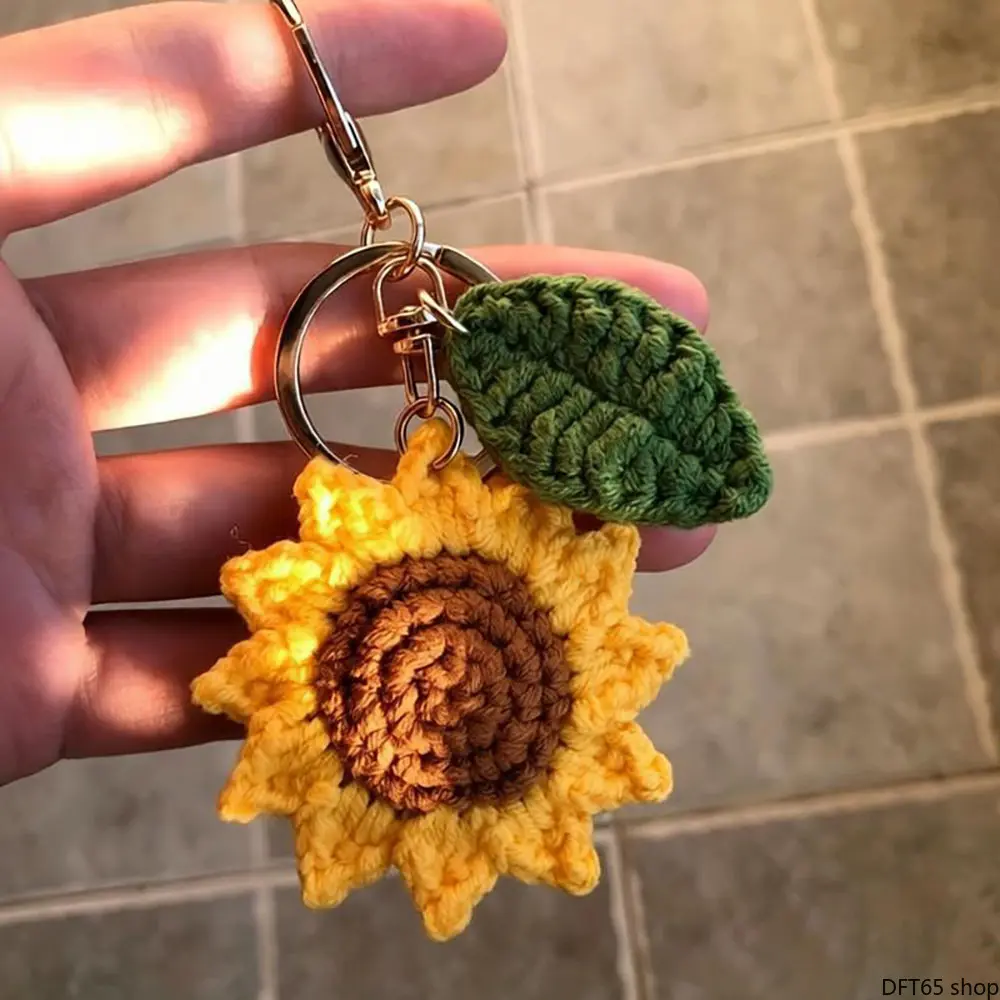 Sunflower And Leaf Shaped Decorative Keychain Smooth Polished Alloy Frame Compact Lightweight Build Sturdy Split Ring For Student Backpack Handbag Daily Portable Natural Floral Style Bag Hanging Accessory