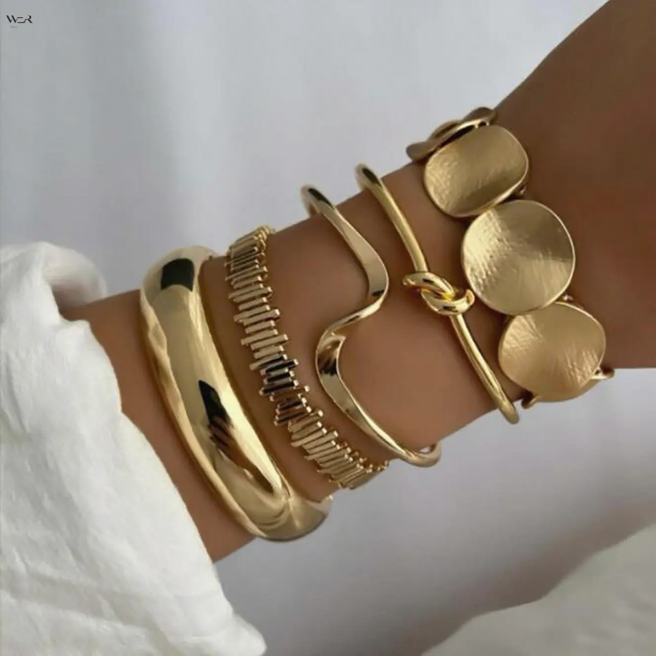 Women's 5-Piece Bangle Bracelet Set, Stackable Iron Bangles in Wavy, Knot & Hammered Styles, Lightweight Gold Tone Jewelry for Casual Date Nights, 16cm-24cm, 16Cm To 24Cm, 5-Piece Gold Set