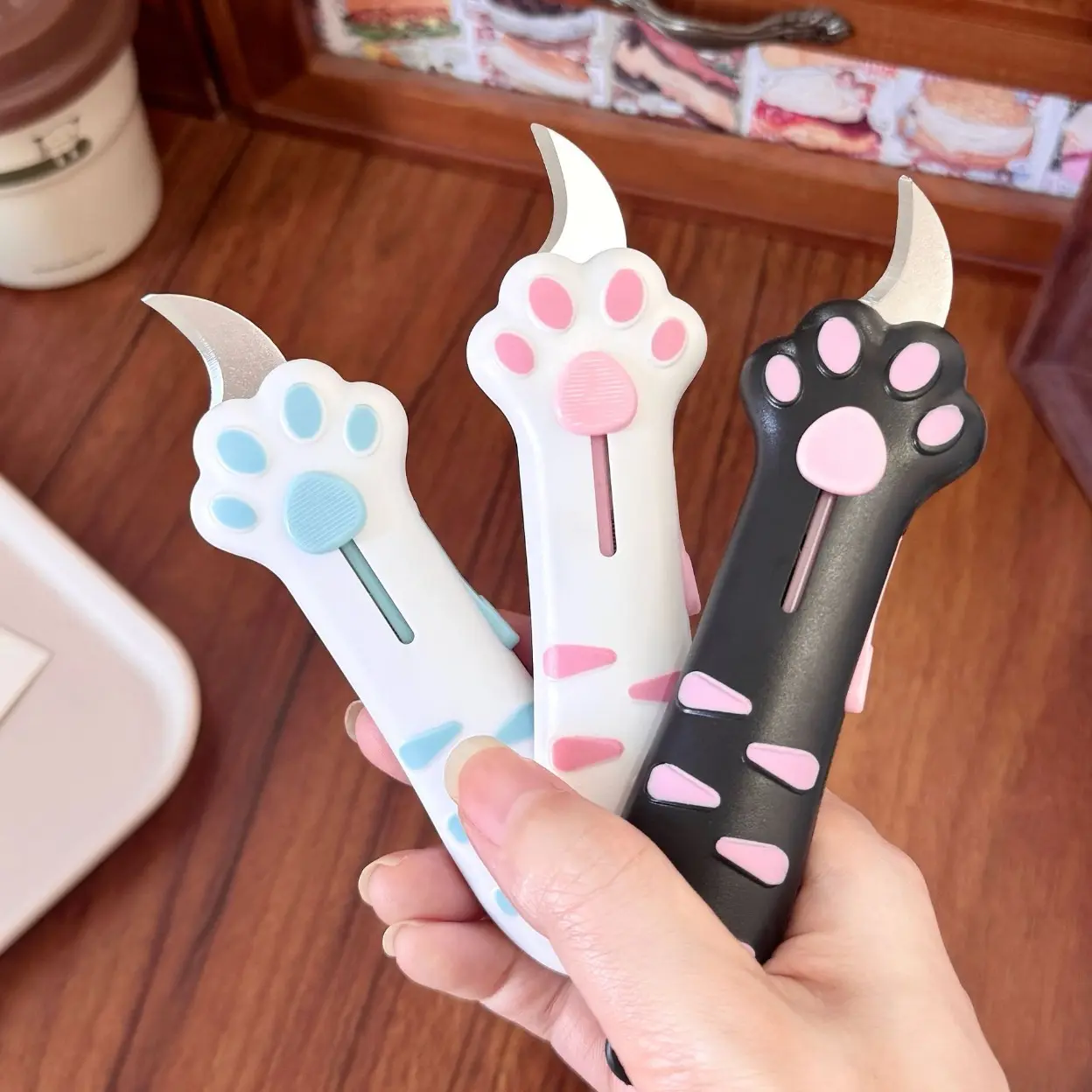 Cute Look Paw Shape Cat Letter Opener, Compact Portable Mini Unboxing Tool, Multi-Use Stylish Parcel Box Cutter for Home, Office DIY Bag Accessories (Luggage & Bags Category)