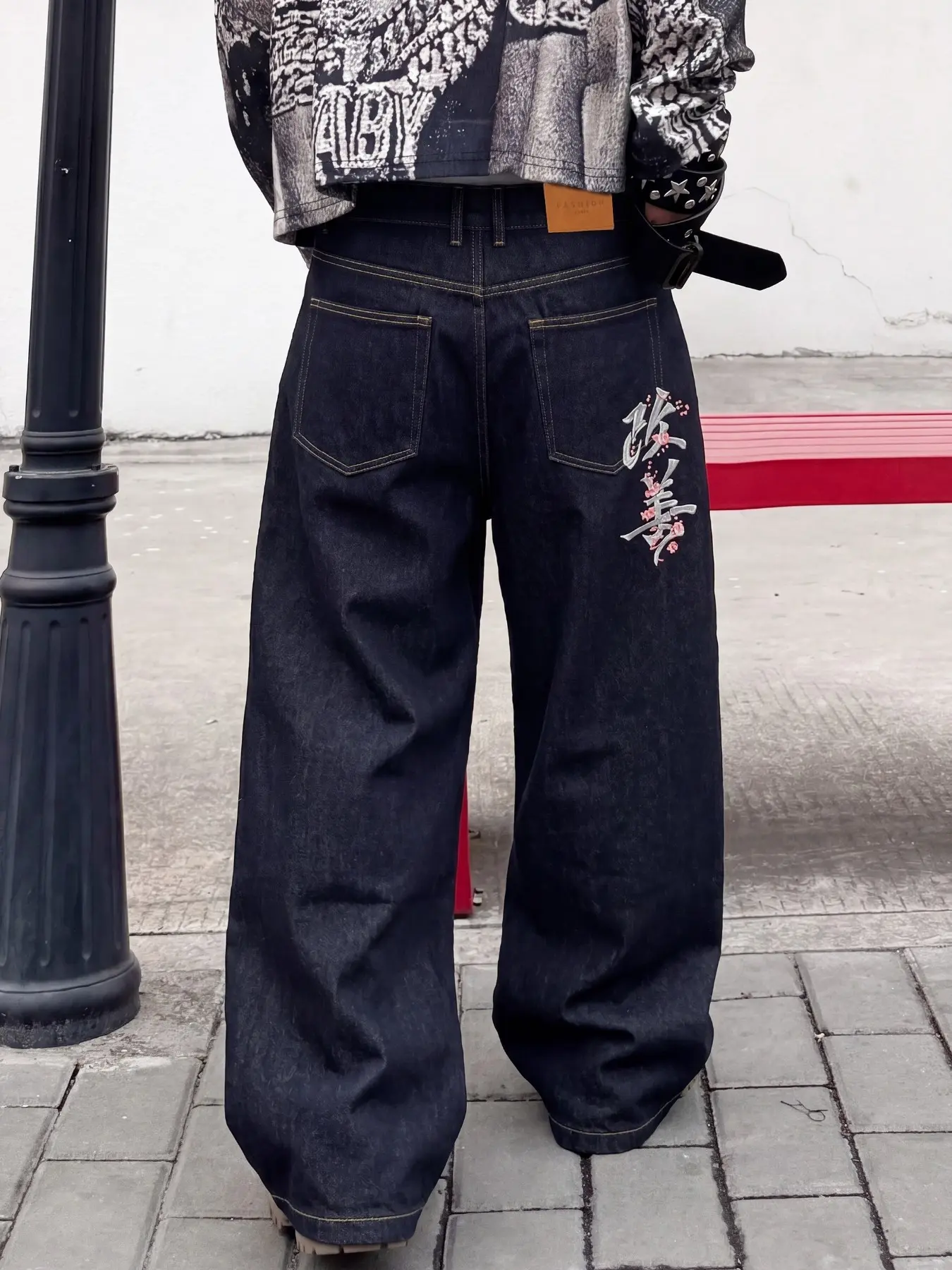 Men's straight leg jeans, embroidered Oversized loose and Baggy trendy streetwear denim pants, basic casual versatile styles