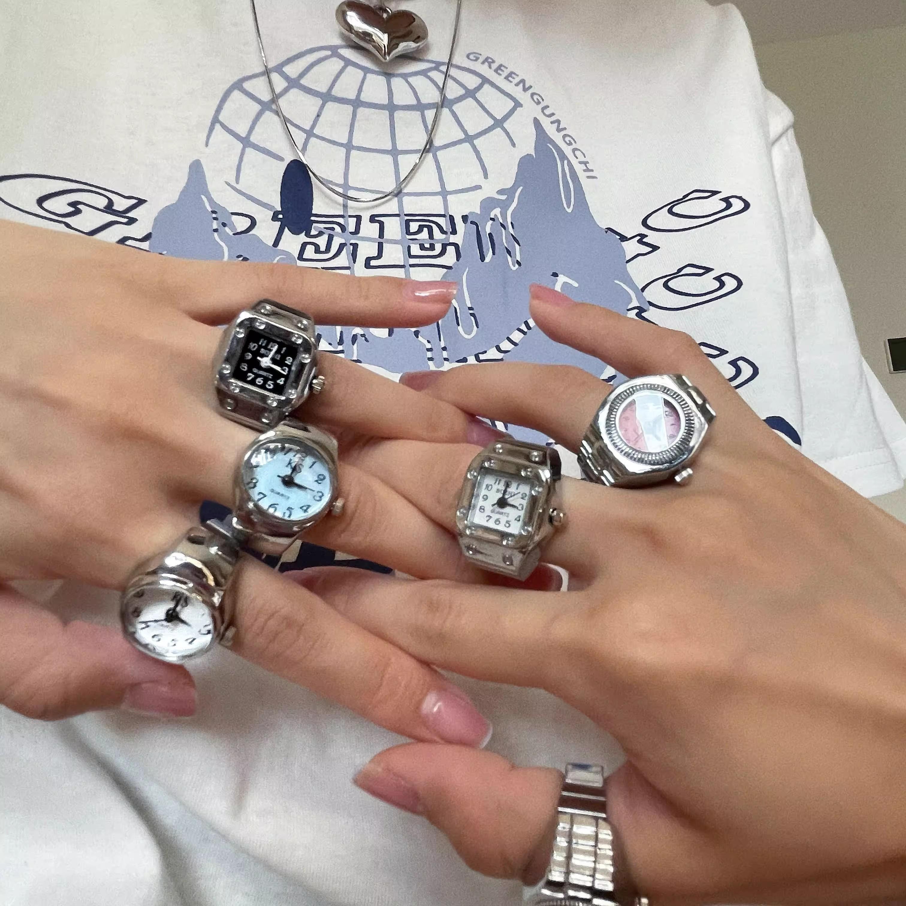 Vintage Punk Finger Watch Mini Elastic Strap Alloy Watches Couple Rings Jewelry Clock Retro Roman Quartz Watch Rings Women Men