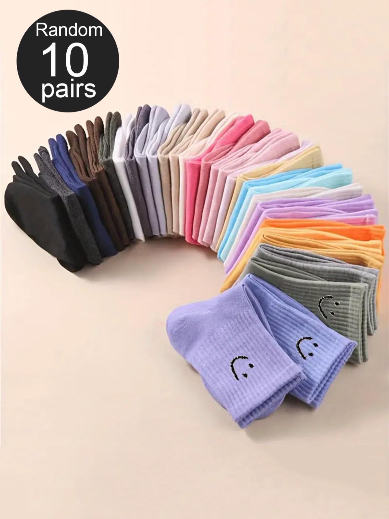 Random Women's Cartoon Face Print Crew Socks, Casual Moisture Wicking Socks, Soft Comfy Breathable Hosiery for All Seasons Daily Wear, Socks for Women, Crew Socks Women, Cute Textured Socks