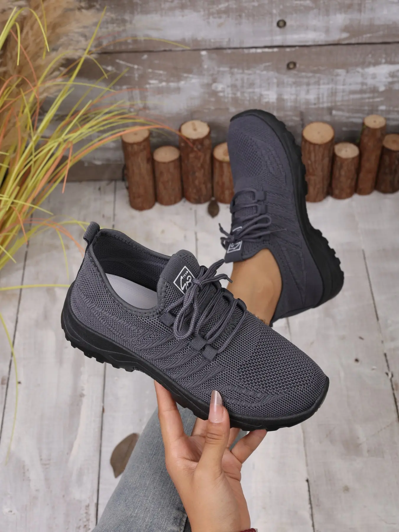 European and American Simple Style Thick Sole Walking Shoes, Elastic Flyknit Upper, Anti-Slip Rubber Sole, Casual Women's Shoes for All Seasons