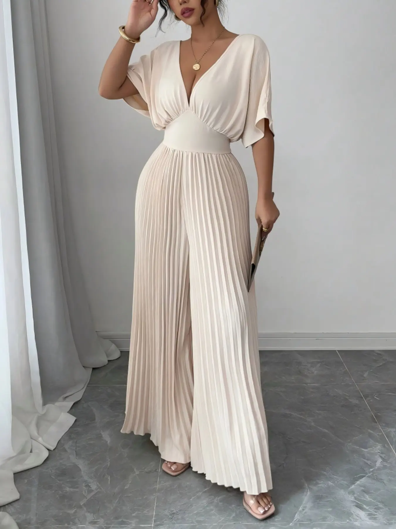 2026 New Women's Solid Deep V Neck Batwing Faded Pleated Elegant Jumpsuit, Aesthetic Stylish Deep V Neck, Flowy Batwing Sleeves, Sophisticated and Modern Design