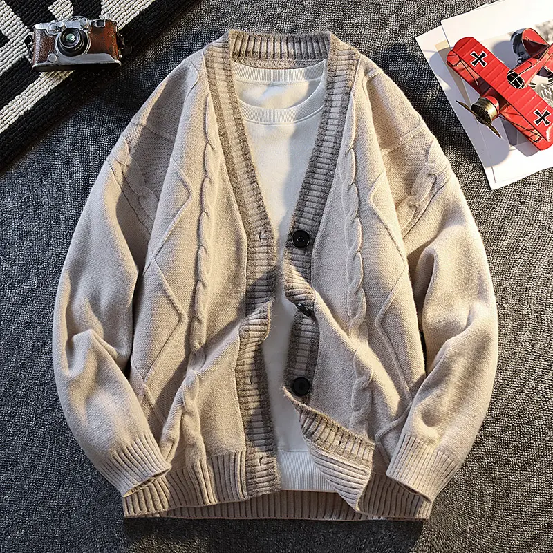 Men’s V-neck diamond cable-knit cardigan is a single-breasted sweater coat crafted from thick, soft knit fabric. With retro style, it can be worn alone or layered, suitable for daily commuting and outdoor outings.
