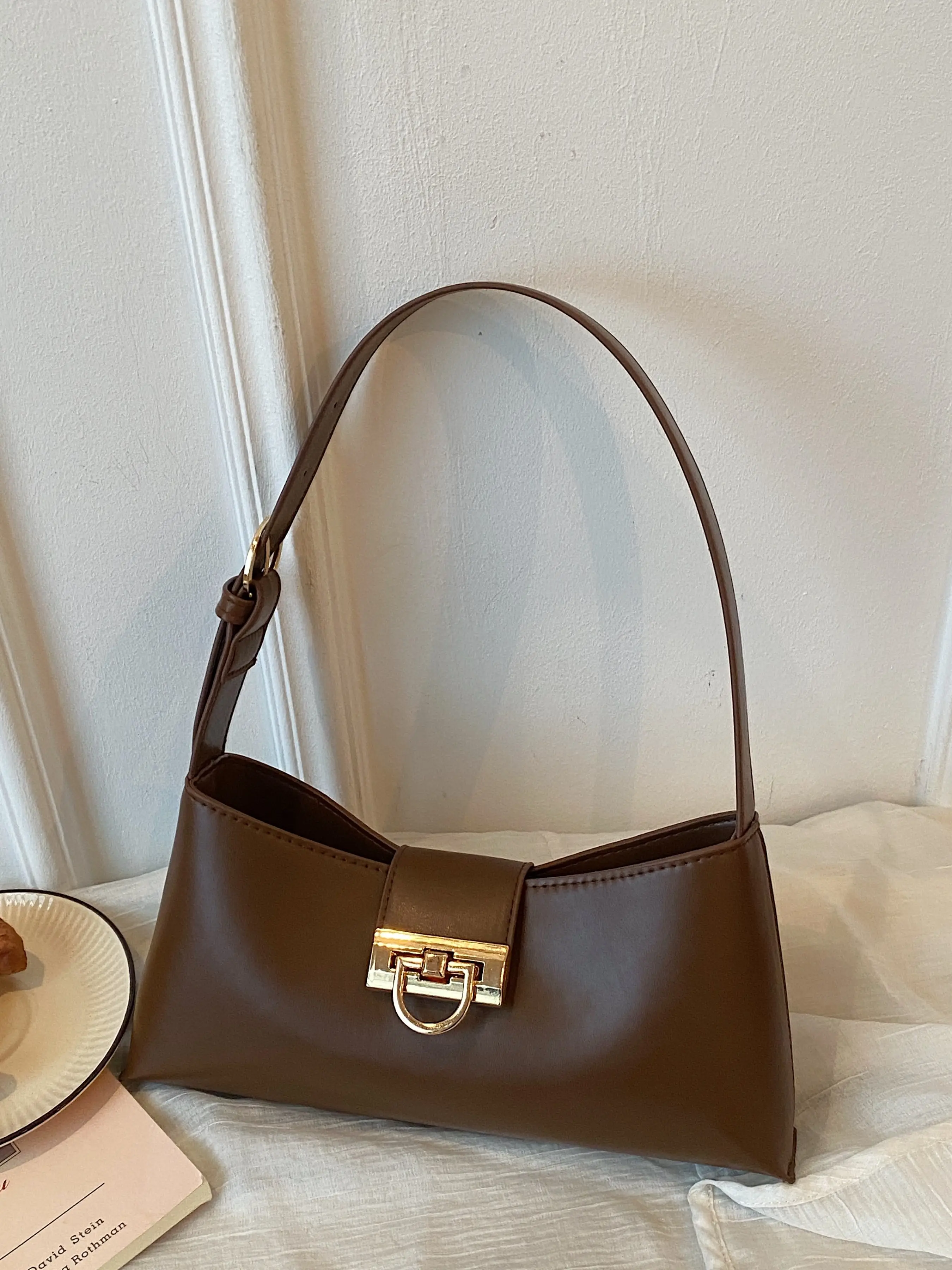 Women's Vintage Baguette Clutch, Y2K Style Shoulder Bag, Fashionable Casual Bag, Soft Artificial Leather, Adjustable Strap, Metal Lock, All Seasons, Multiple Colors, Casual Purse, Casual Trendy Purses