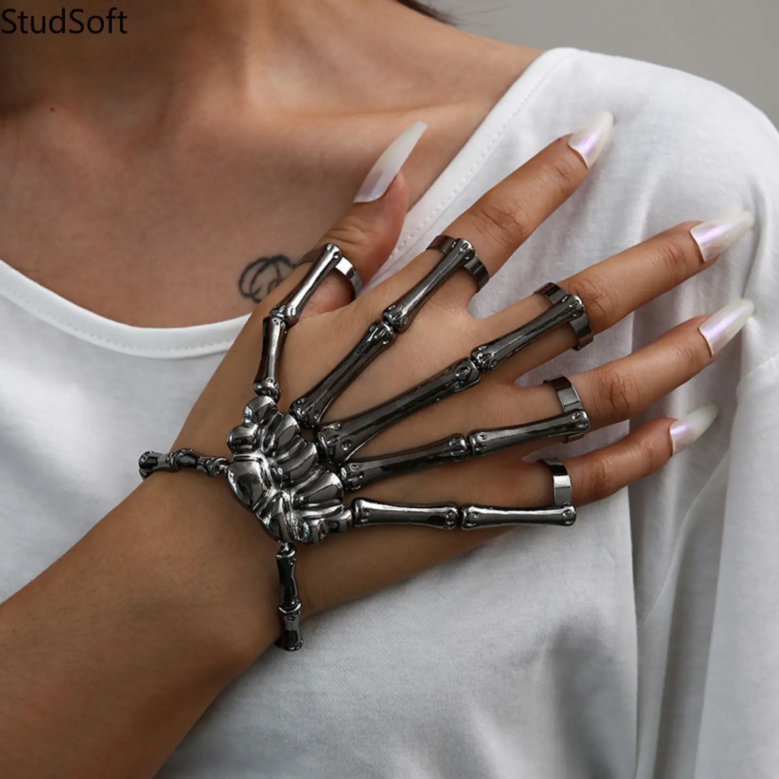 Gothic Skeleton Hand Bracelet with Rings for Women Punk Metal Skull Bone Finger Ring Bracelet Set Halloween Cosplay Costume Party Jewelry Gift