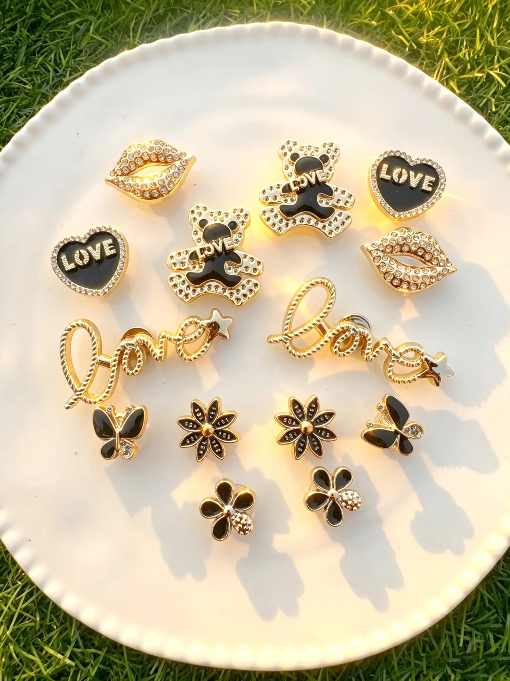 14-Pack Shoe Charms Set, Cute Bear & Lips & Heart-Shaped Clog Decorations for Women & Girls, Fun Decorative Shoe Accessories, Creative Holiday Gift for Fashion Lovers