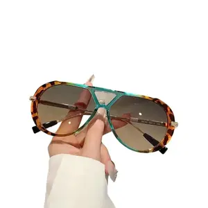 Y2K Retro Tortoise Shell Polarized Sunglasses for Women, Lightweight Square Frame UV400 Protection Casual Summer Eyewear