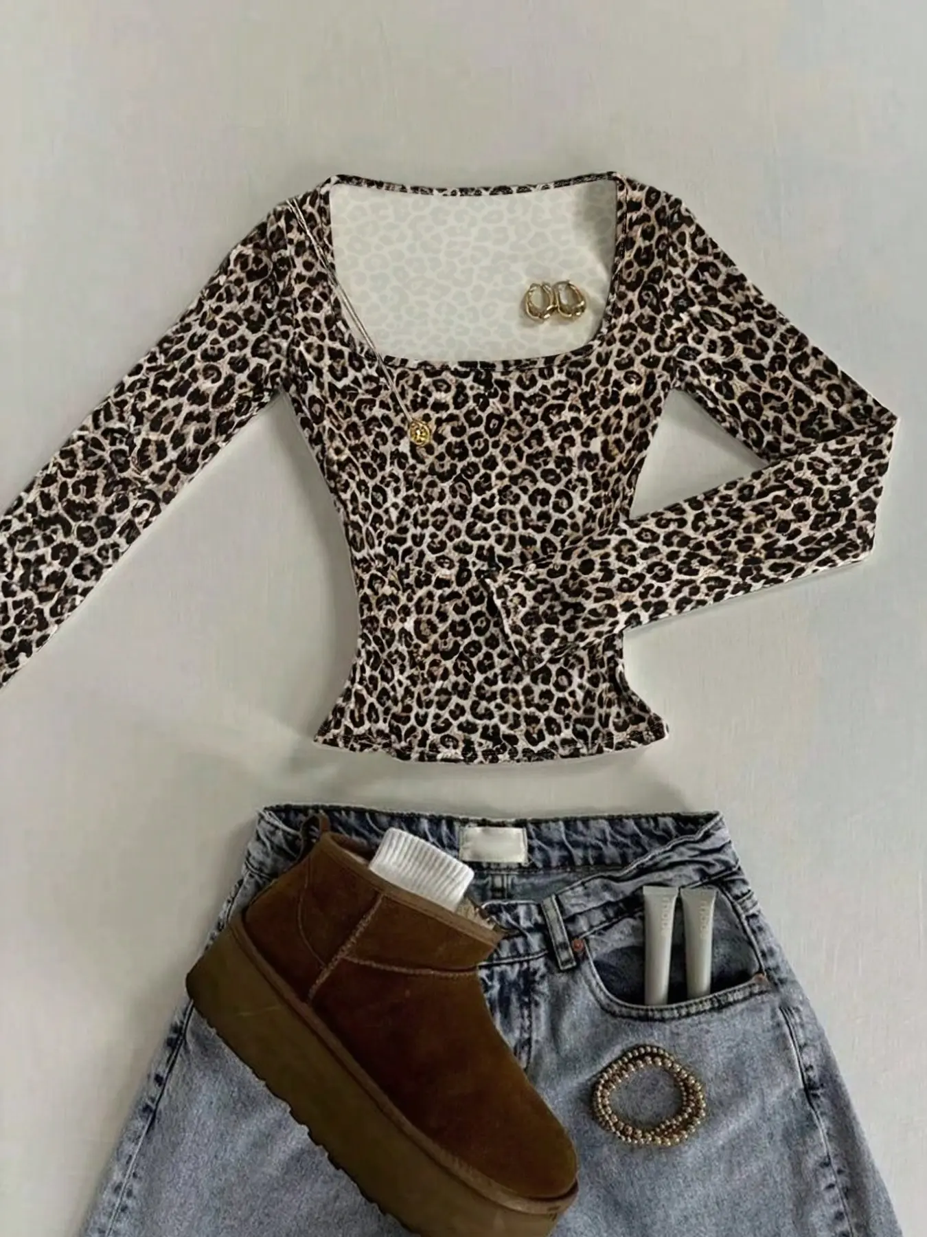 Viral Leopard Print Square Neck Peplum Hem Crop Long Sleeve Top Y2K 2026 TikTok Streetwear Blouse Casual, Soft Stretch Fabric Fitted Waist Flared Hem Long Sleeve Shirt, Classic Animal Print Figure Hugging Top For Daily Matching Denim Jeans Outfits