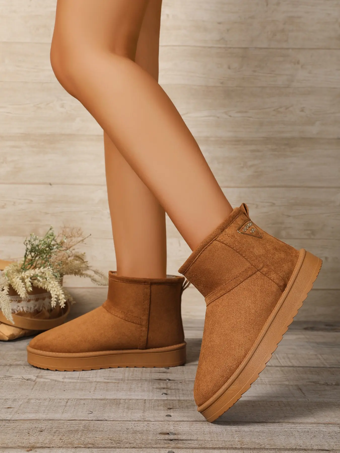 Women's New Classic Short Cuff Warm Boots, Round Toe, Pull-On Design, Metal Triangle Decoration, Winter Footwear, Mid-Calf Height
