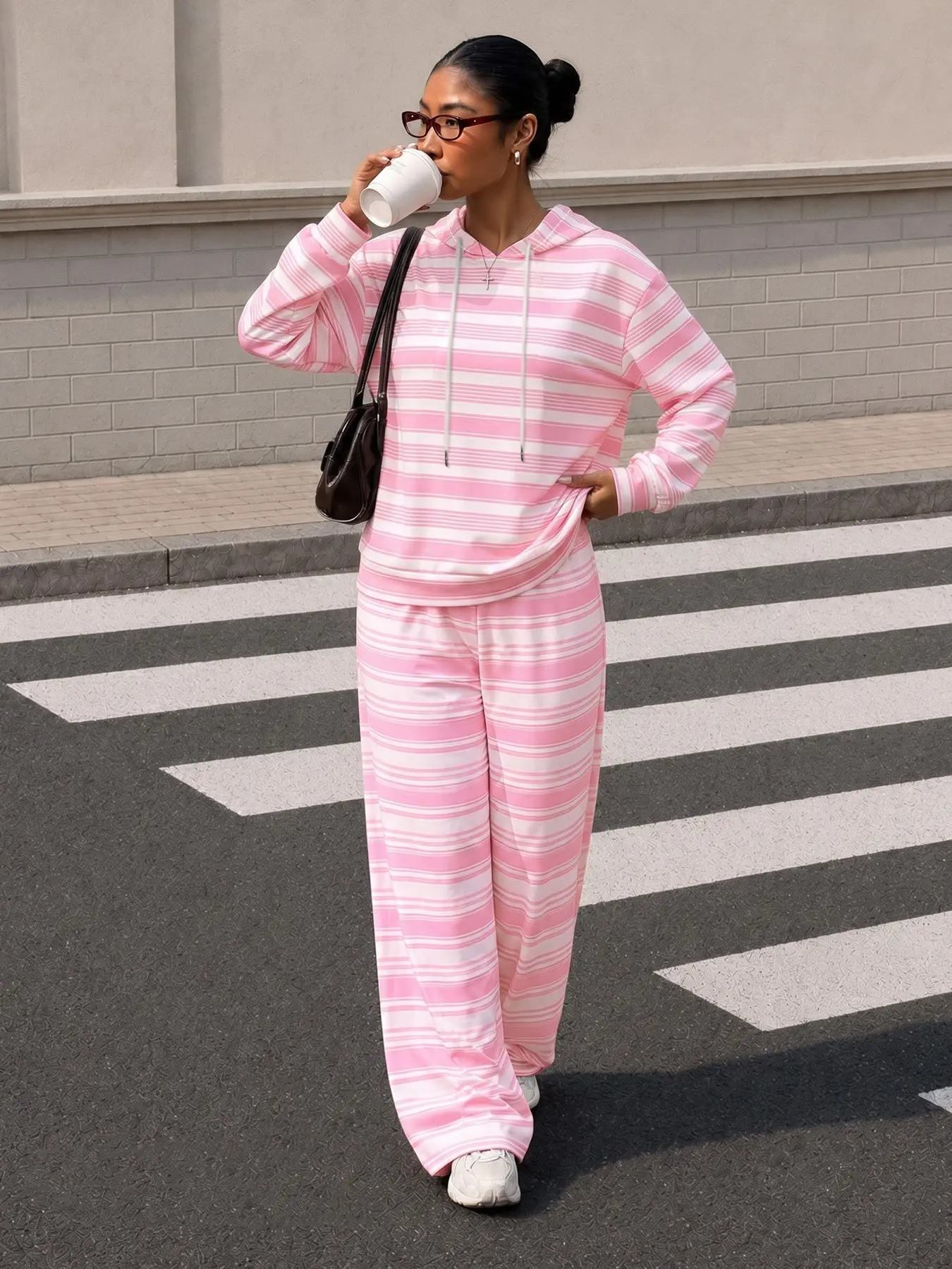 Women's Pink Camo Zip‑Up Cropped Hoodie & Wide Leg Sweatpants 2‑Piece Tracksuit Set, Contrast White Trim Drawstring Casual Outfit, Soft Streetwear Loungewear Set, Fashion Suit for Daily Going‑Out Gym Vacation Shopping Leisure Street Casual Outfits, Trendy