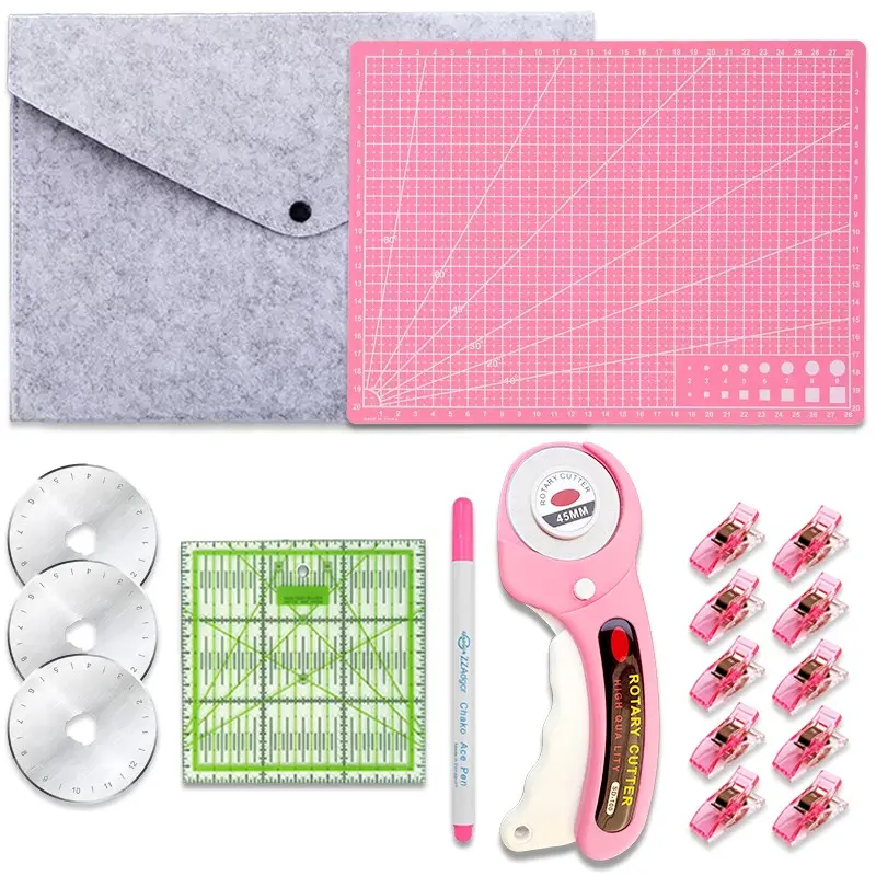 45mm pink rotating cutting set, including A4 thick cutting pad, acrylic ruler, SK5 blade, clip, marker pen and storage bag. Suitable for quilting, leather, Patchwork, handmade and DIY fabric cutting. Ideal gift for mom, grandma