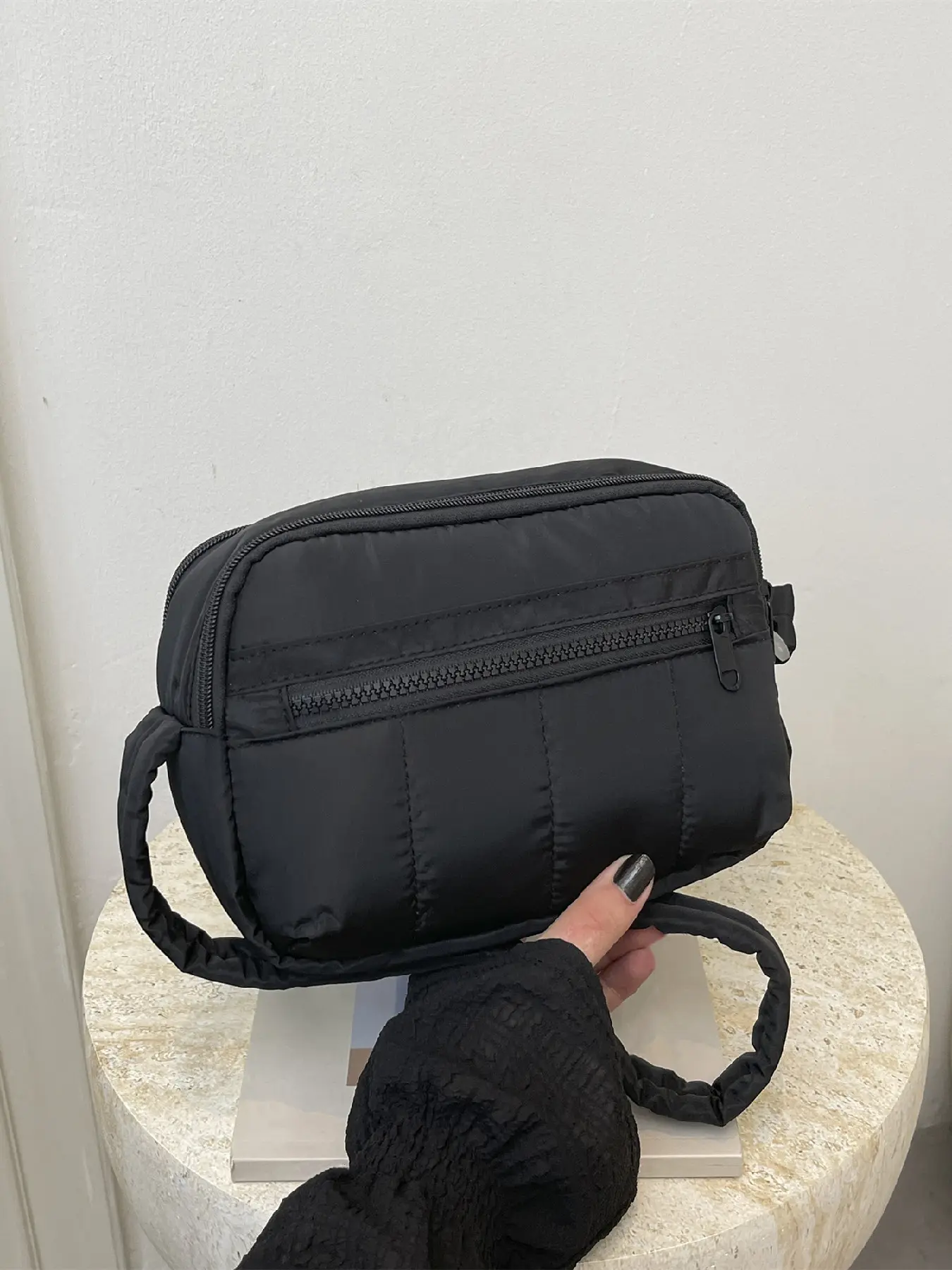 Solid color versatile multi pocket quilted design small square bag can be worn on one shoulder or diagonally, suitable for work and daily use