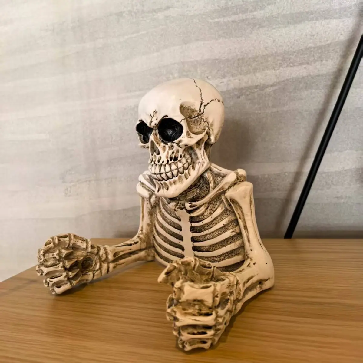 Vintage Distressed Resin Halloween Skull Decor, Realistic Skeleton Arm & Scary Horror Face Ornament, Spooky Table & Window Display for Halloween Party