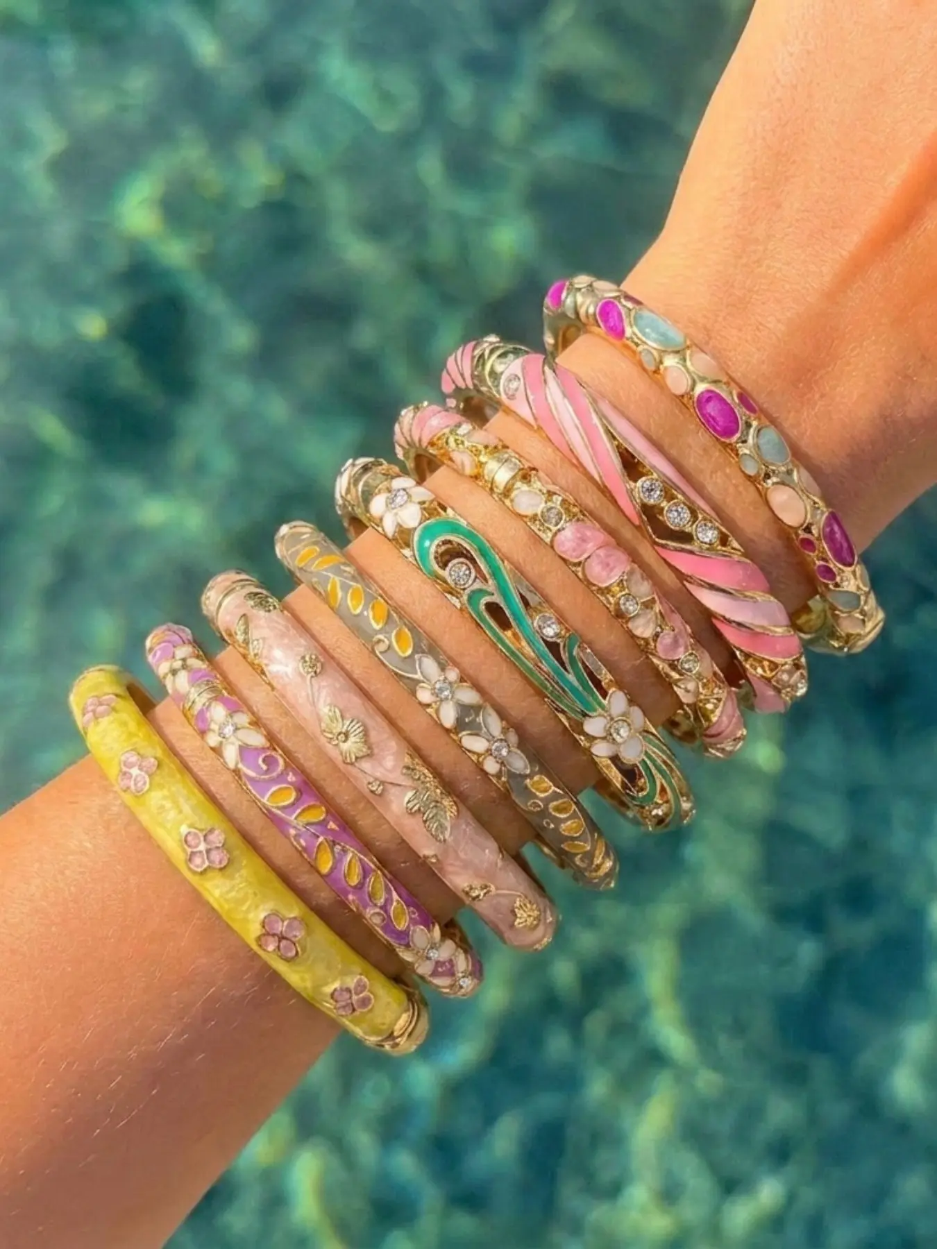 8Pcs Summer Candy Color Cloisonne Enamel Bangle Set Golden Floral Rhinestone Hinged Bracelet Boho Stackable Cuff Pool Beach Vacation Jewelry Gift for Women Rhinestone Decorated Bangle