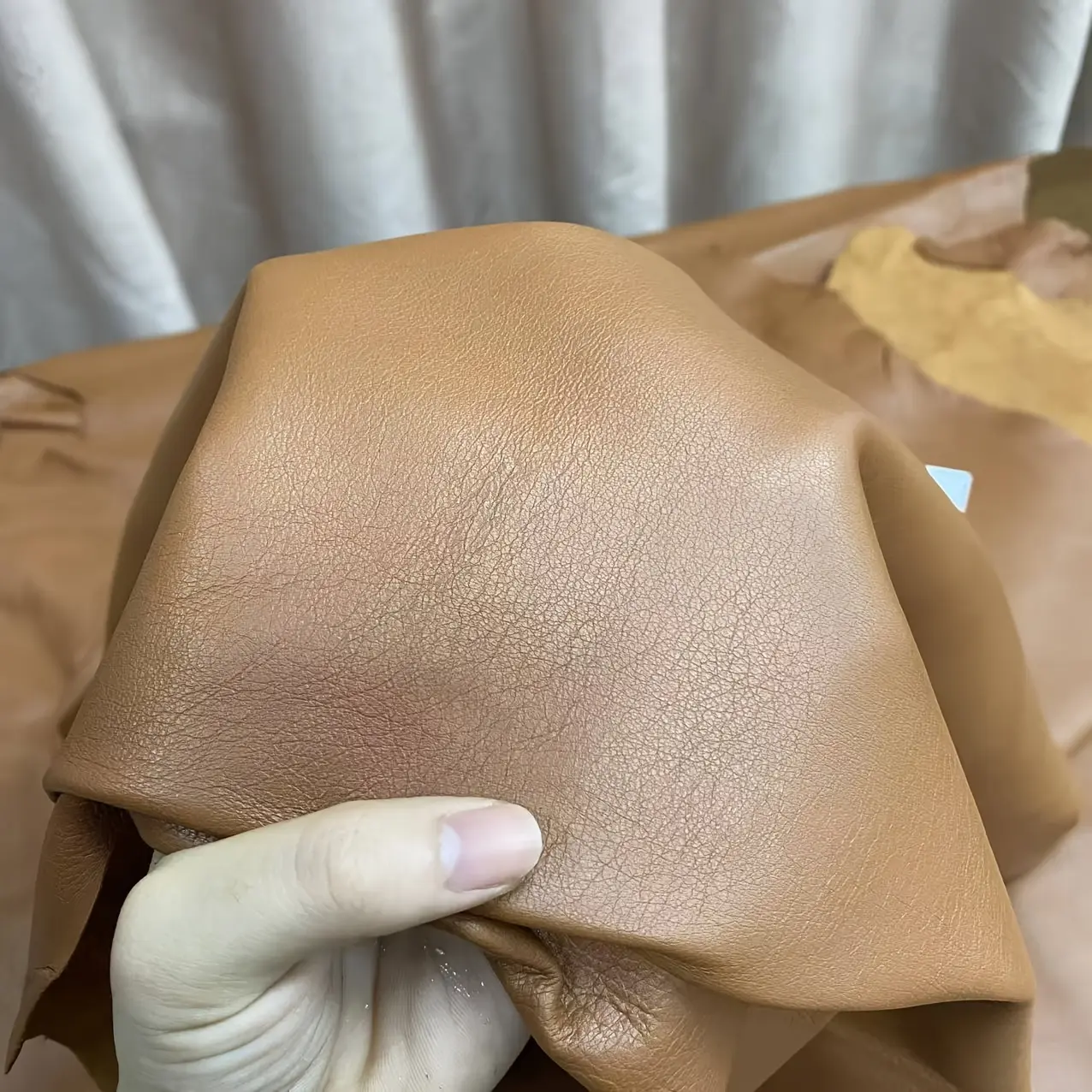 [HOT] Premium Imported Top-Grain Caramel Brown Vegetable-Tanned Sheepskin Leather Fabric, Handmade Genuine Material with Natural Creasing Process, Fine Texture, Soft Skin-Friendly Option for DIY Leathercraft, Top-Grain Caramel Brown Sheepskin Leather