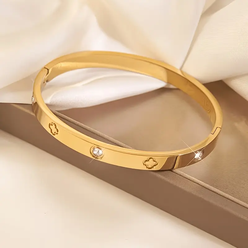 Women’s 18K Gold Plated Clover Bangle, 304 Stainless Steel Titanium Bracelet with Inlaid Sparkling Cubic Zirconia, Hypoallergenic Waterproof Tarnish Resistant Fashion Cuff Jewelry, Ideal Gift for Mother’s Day Birthday Anniversary