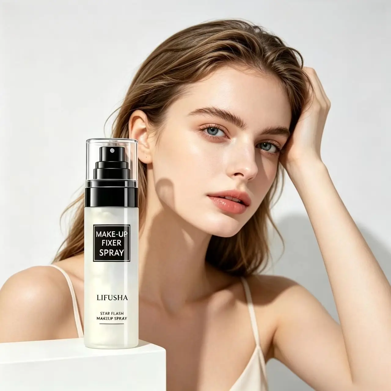 Makeup setting spray, Makeup finishing mist, Fixing Spray Makeup, controls oil and moisturizes, refreshing and breathable, long-lasting, quick-drying and smudge-resistant, keeps makeup clean all day, suitable for all skin types