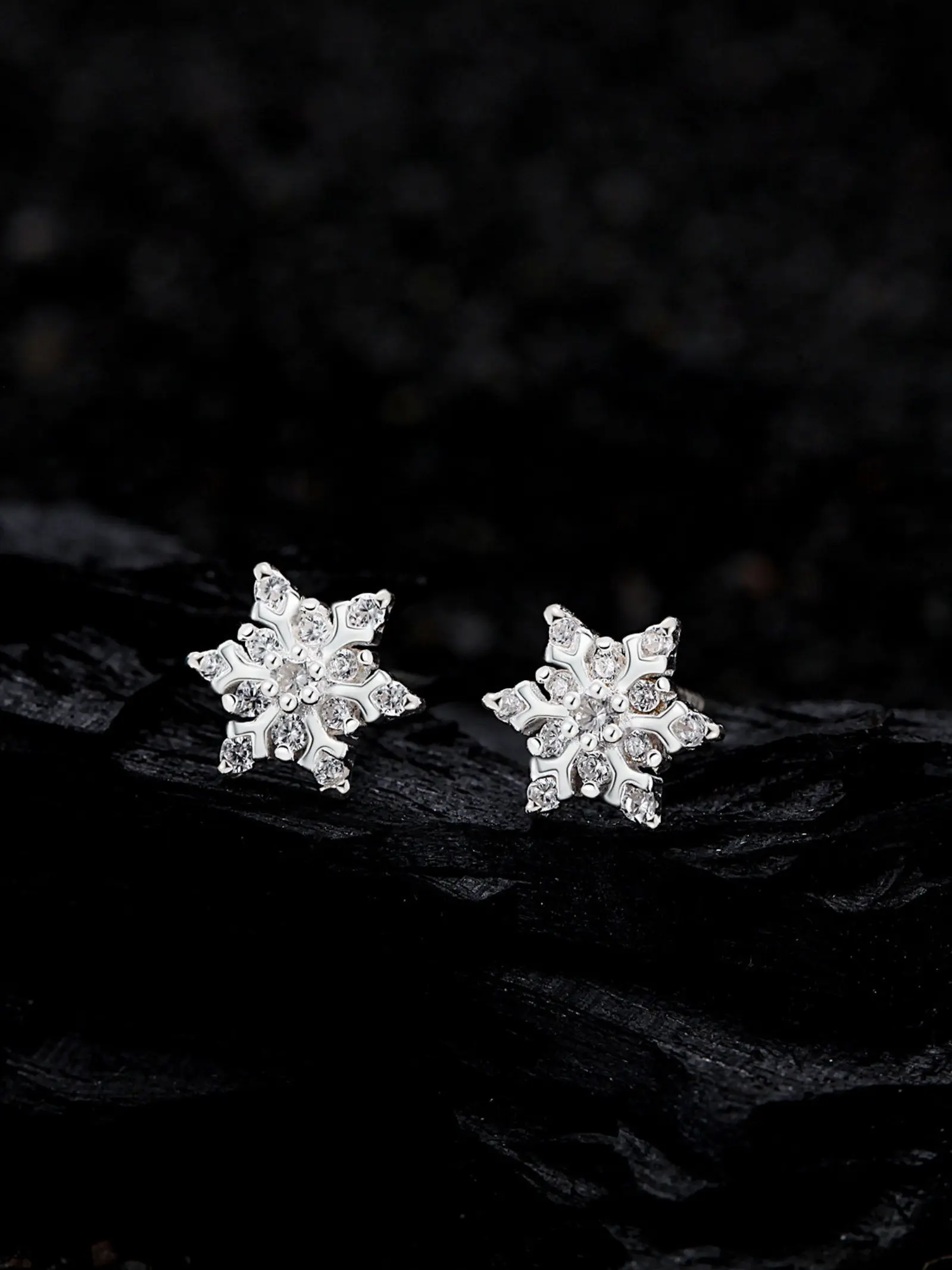 Elegant Silver Color Snowflake Zircon Earrings for Women, Delicate Tragus Studs, Unique Design, Versatile Ear Cuffs