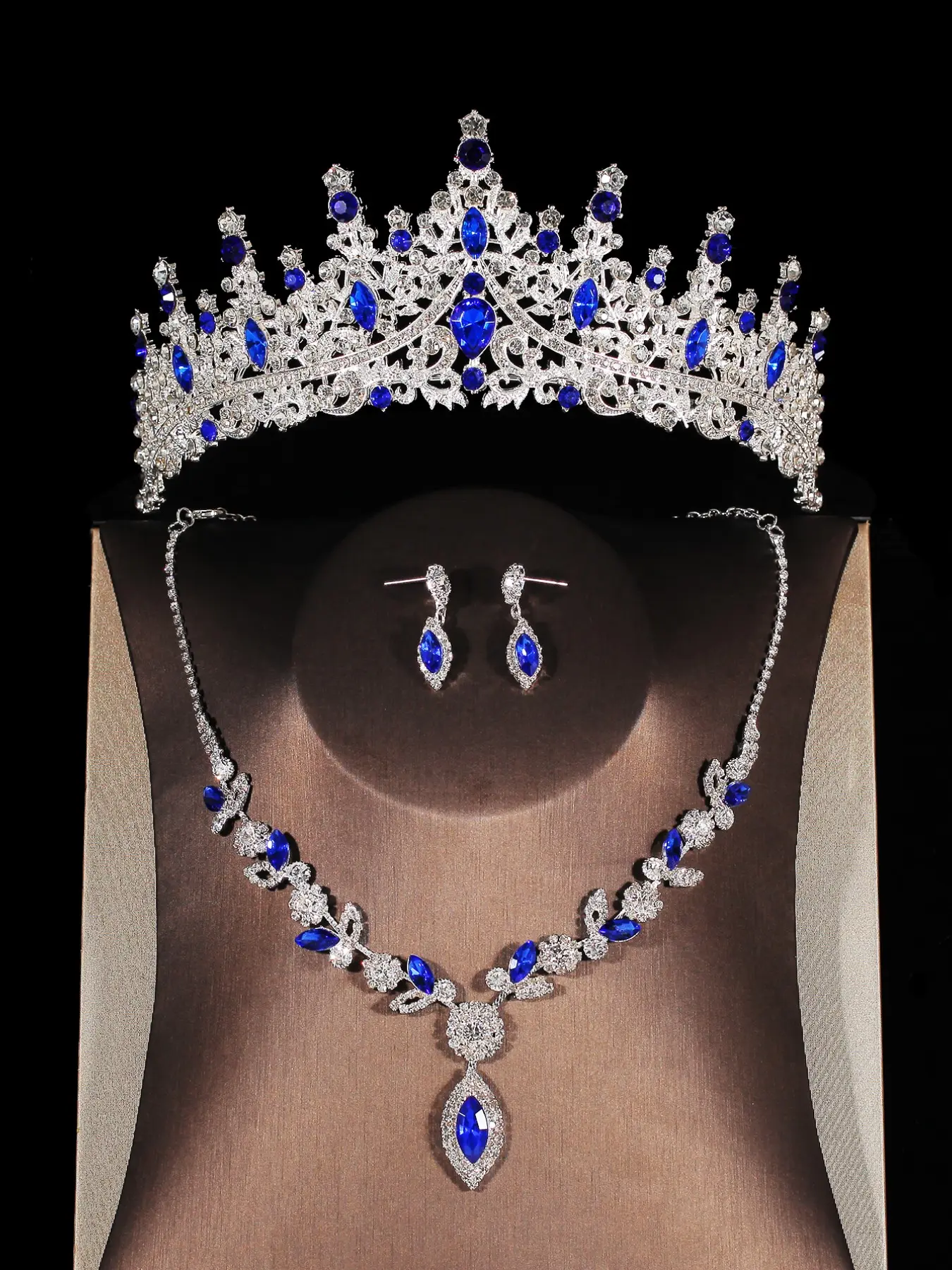 A set of 4 wedding accessories for a female bride, Elegant Bridal Jewelry Set, including a sapphire blue diamond crown, necklace, and earrings. Wedding dress and headwear are also suitable for weddings, parties, and gatherings, Bridal Accessory