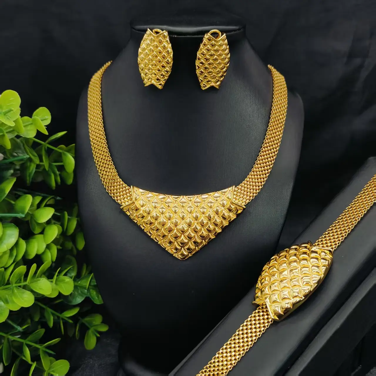 Vintage Fish Scale 3-Piece Jewelry Set for Women, Gold Plated Wide Mesh Triangle Bib Necklace, Bracelet & Earrings, Anti-tarnish, Female, Wedding Gift, Streetwear