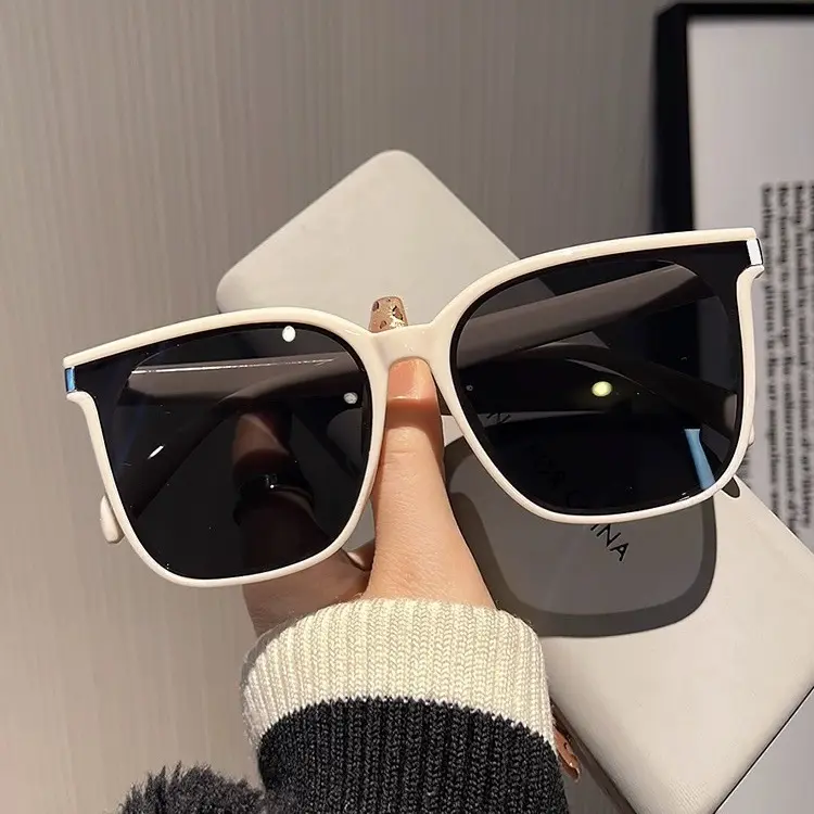 Women  New Oversized Square Sunglasses, White Frame Black Lens UV400 Protection Retro Sun Glasses for Face Slimming Summer Street Daily Casual Accessory
