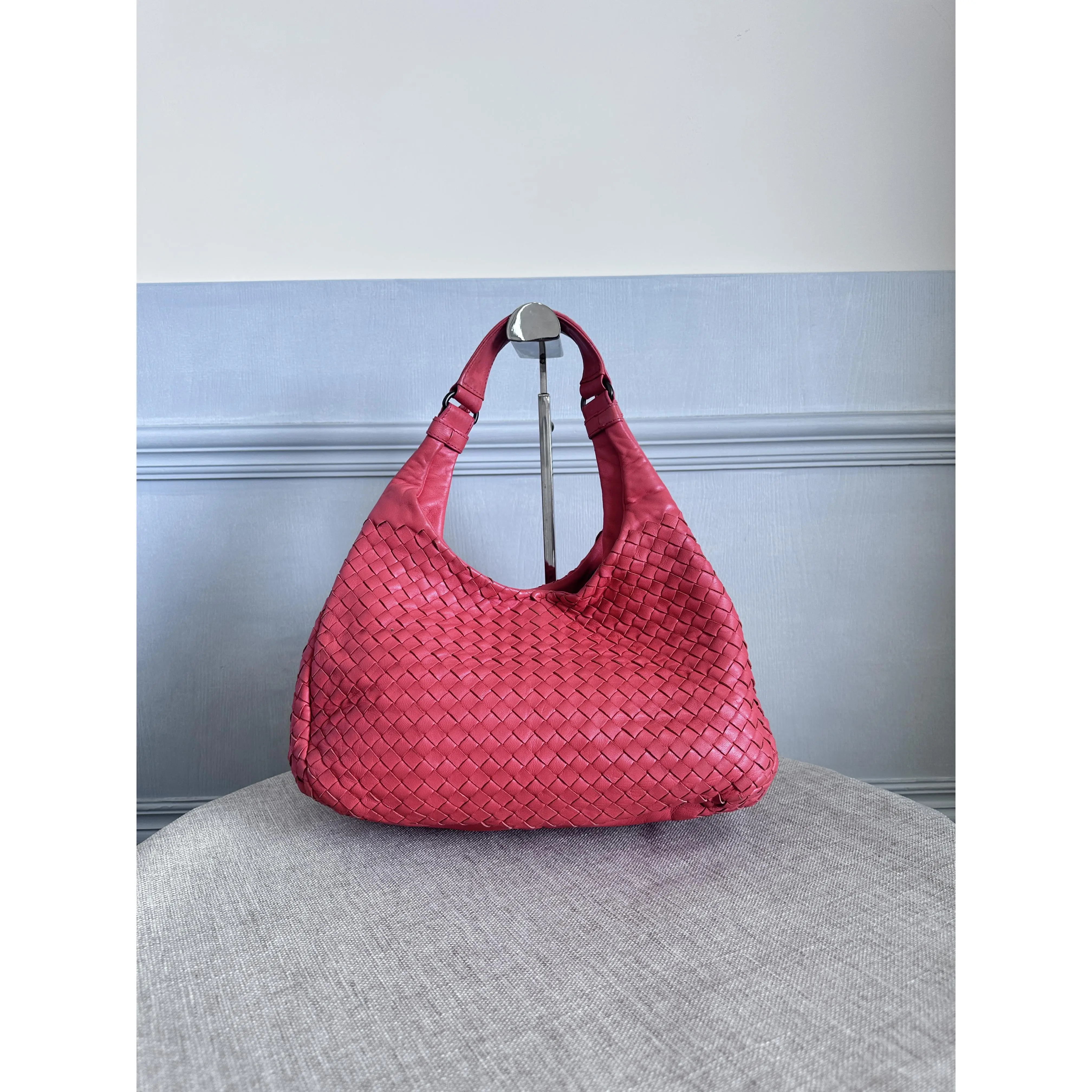 Pre-owned BOTTEGA VENETA Bright‑Pink Intrecciato Woven Leather Hobo Shoulder Bag