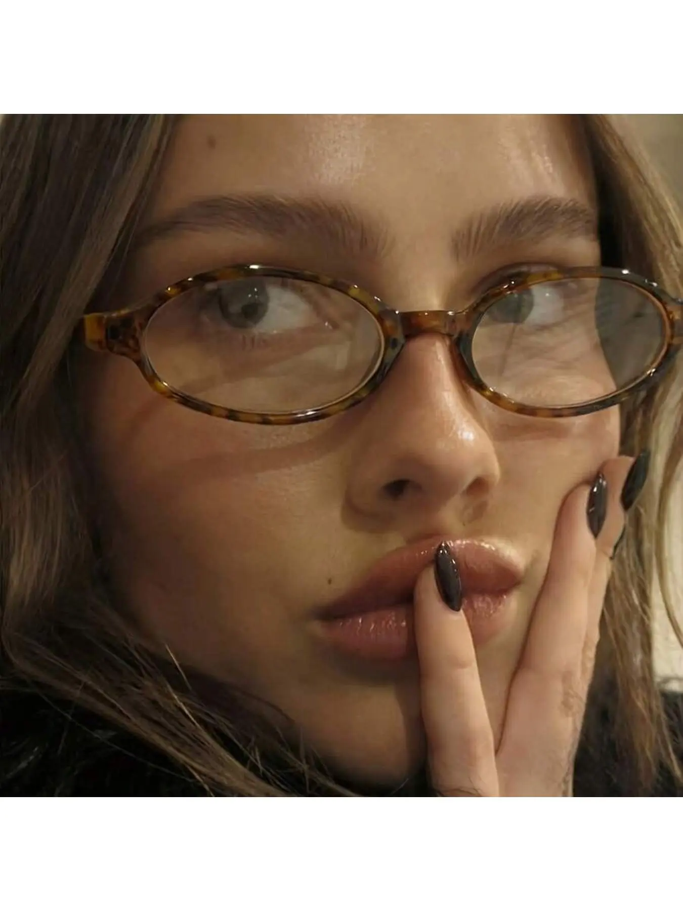 One pair of women's retro oval-framed non-prescription glasses, Y2K retro fashion glasses, suitable for everyday wear, commuting to work, school, etc.