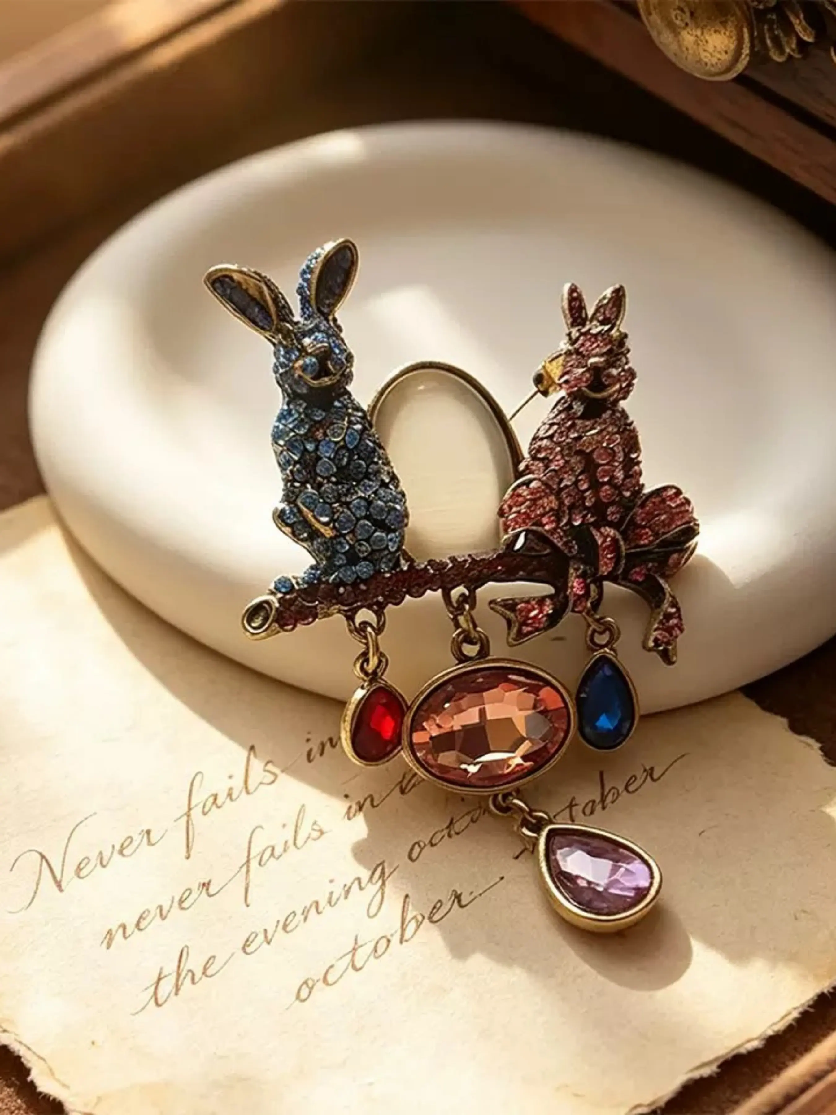 Vintage Copper Color Rhinestone Twin Rabbit Brooch, Retro Metal Pin for Coats and Blazers, Unique Fashion Accessory for All Seasons