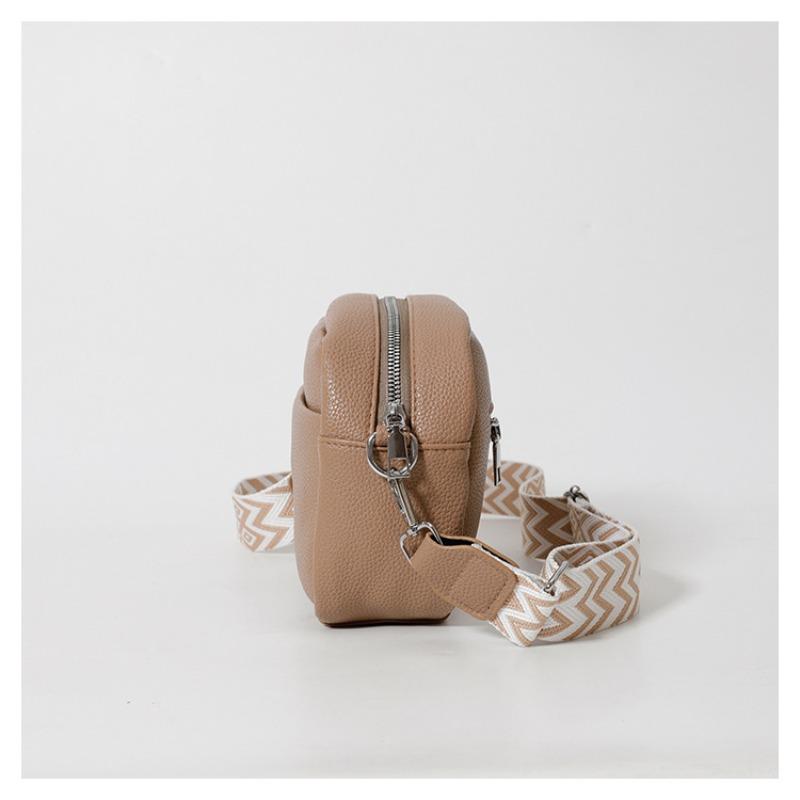 Wide shoulder strap bag, a must for travel, commuting and leisure, single shoulder outdoor travel, messenger bag, small square bag.