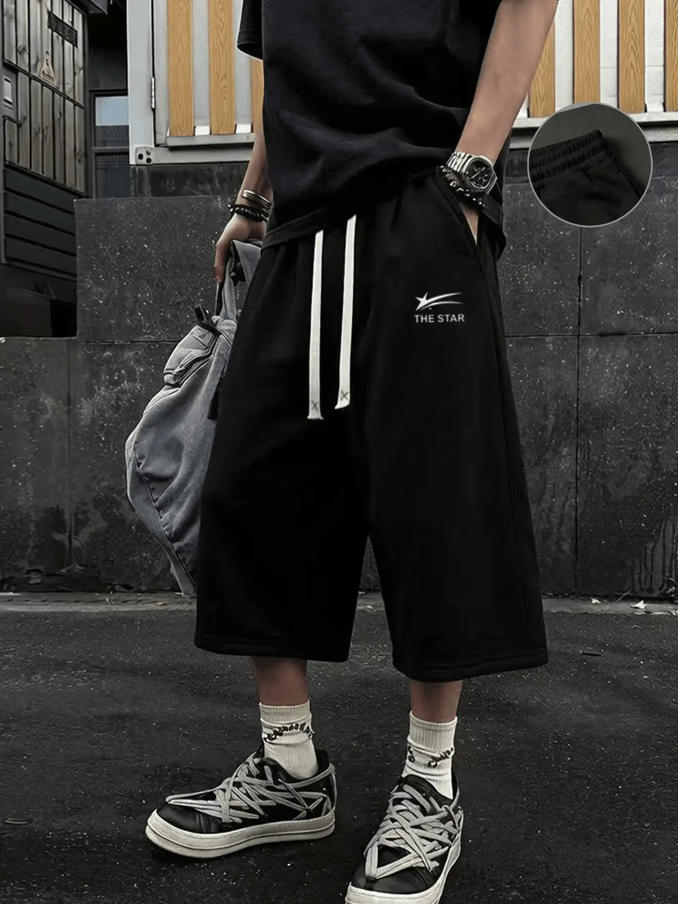 Men's Black Wide Leg Capri Sweat Shorts, Minimal Shooting Star "THE STAR" Logo Double White Drawstring Loose Mid-Calf Streetwear Jogger Shorts with Side Pockets for Men