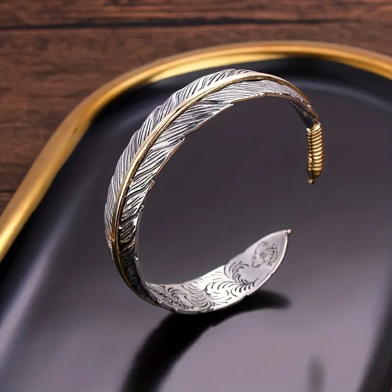 Men' Adjustable Feather Cuff Bangle Bangle Bracelet - Vintage Rock Style Feather Accent Wristband, Minimalist Feather Jewelry Suitable for Casual & Dressy Outfits, Comfortable Wear for Everyday Use, Parties, Gym - Unique Gift for Men