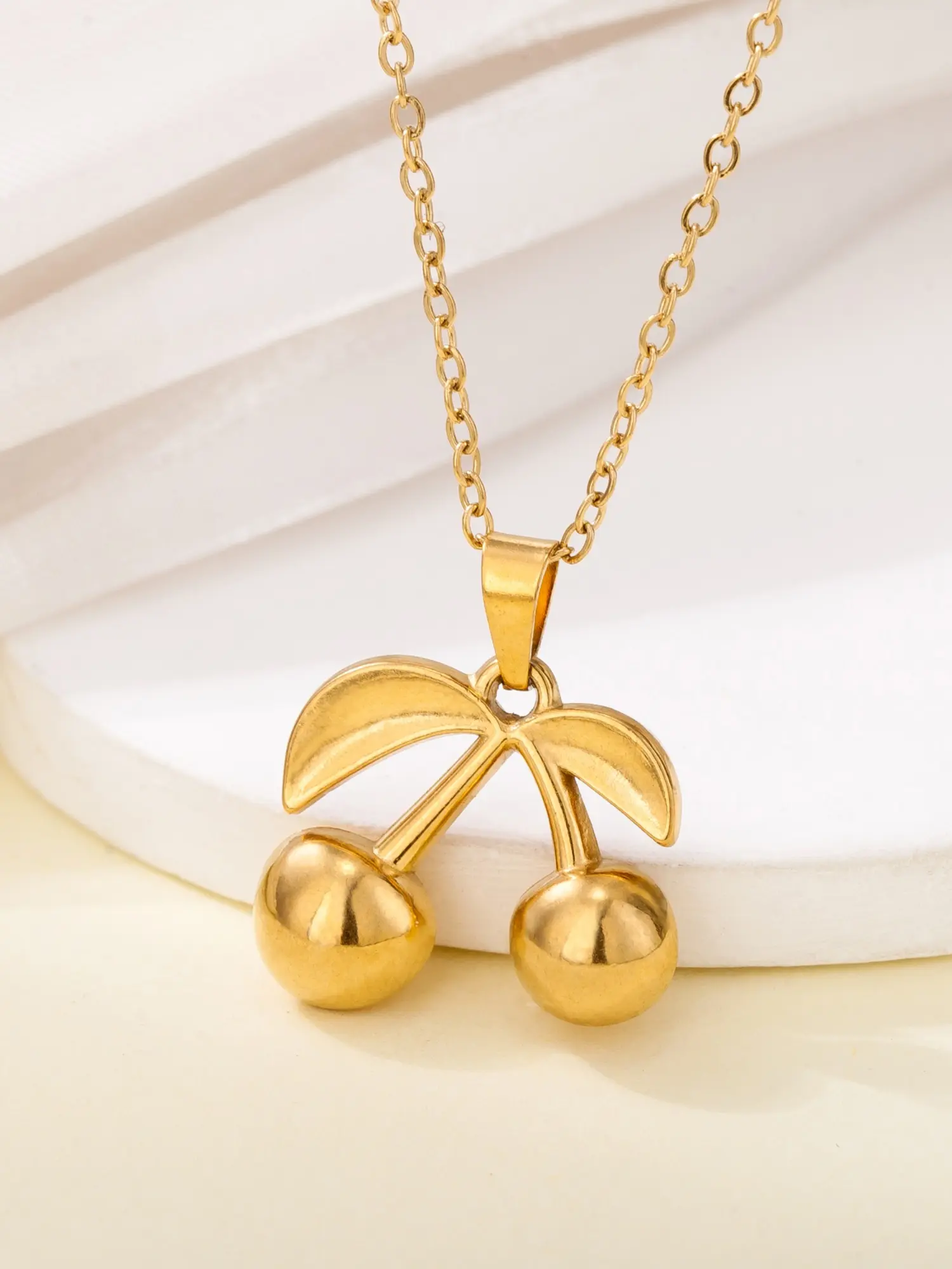 1 piece of fresh and sweet stainless steel 3D cherry pendant necklace, a lightly luxurious and high-end fashionable fruit collarbone chain, a versatile and stylish sweater necklace, suitable for daily commuting, seaside outings, and holiday gifting.