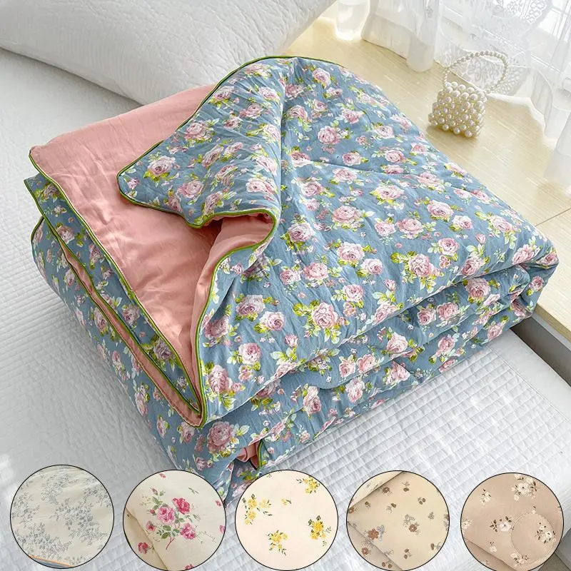 Small Floral Print Bed Blanket, Rose Garden Pattern Ultra Soft Skin-Friendly All-Season Quilt, Ideal for Girl's Bedroom and Living Room