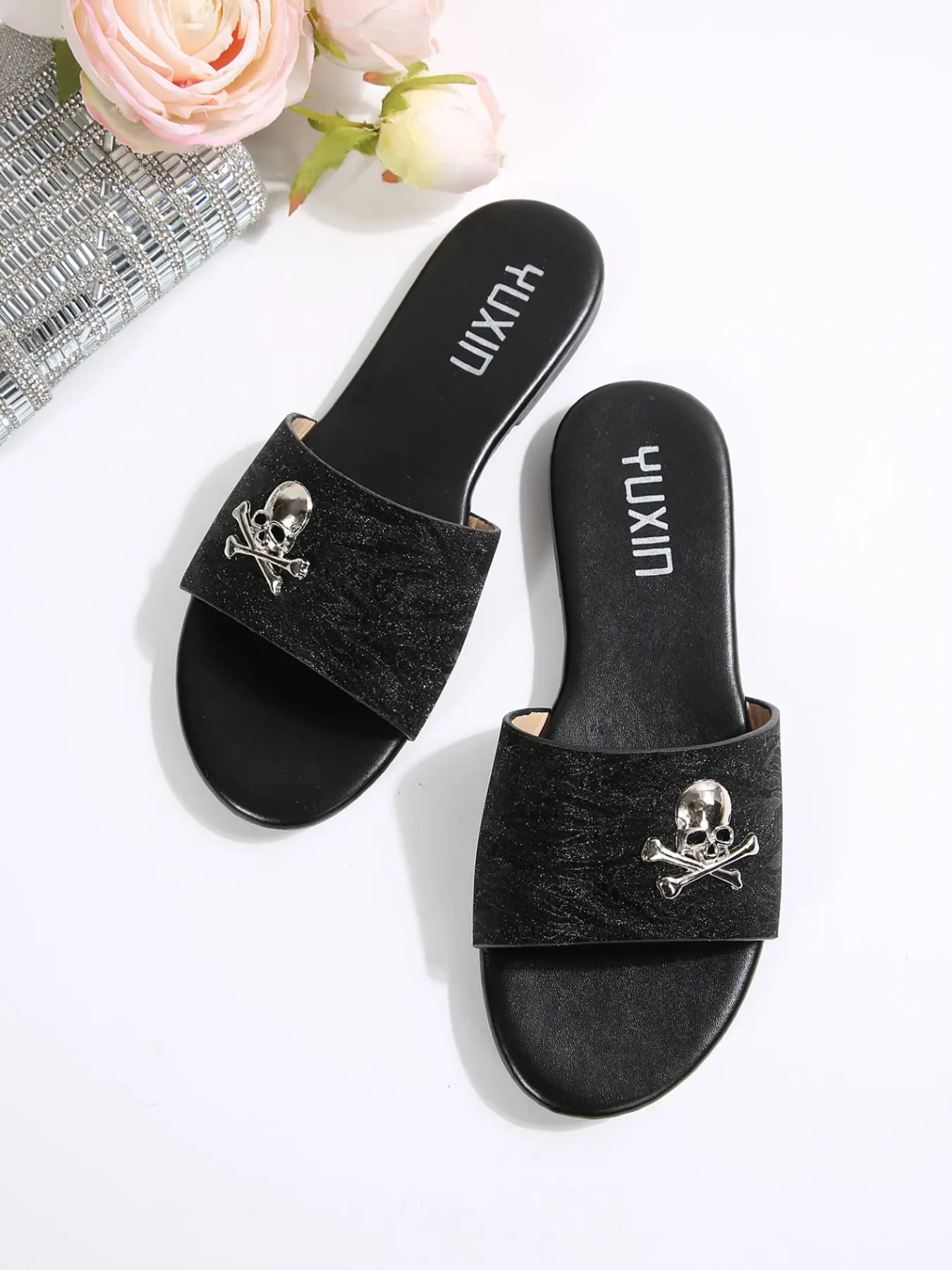 Women's Summer Sandals 2026 New Trendy Skull Decor Fashion Korean Style Flat Slippers Sandals Beach Shoes, Casual Fashion Footwear PU Leather Rubber Sole Slip-Ons Fashionable Slide Sandals