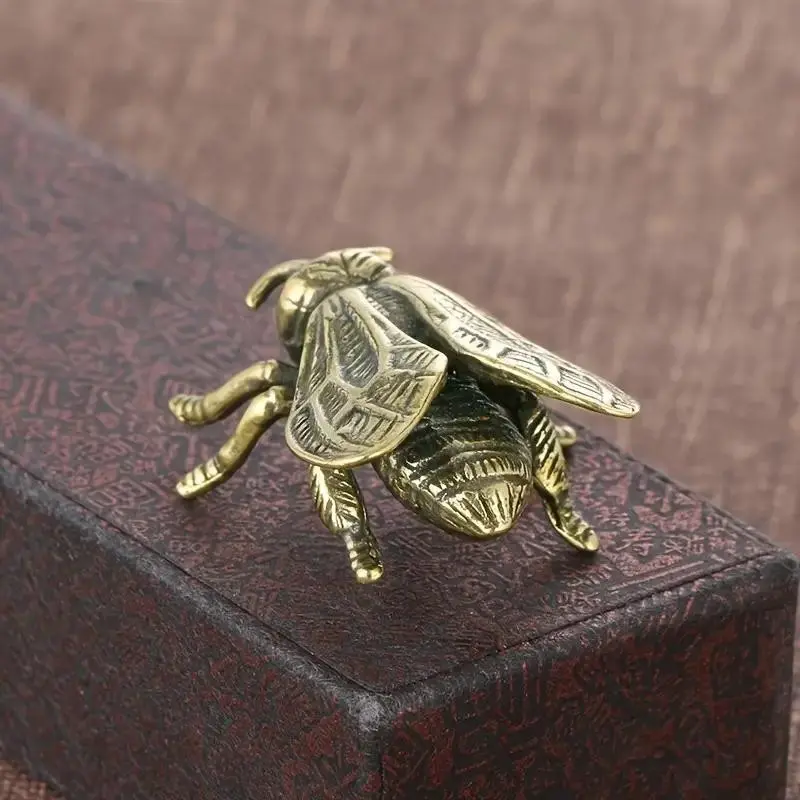 Antique Brass Bee Statue, Perfect Home and Garden Decor, Multi-Functional Metal Animal Ornament, Indoor and Outdoor Use, No Power Required, Garden Animal Statues