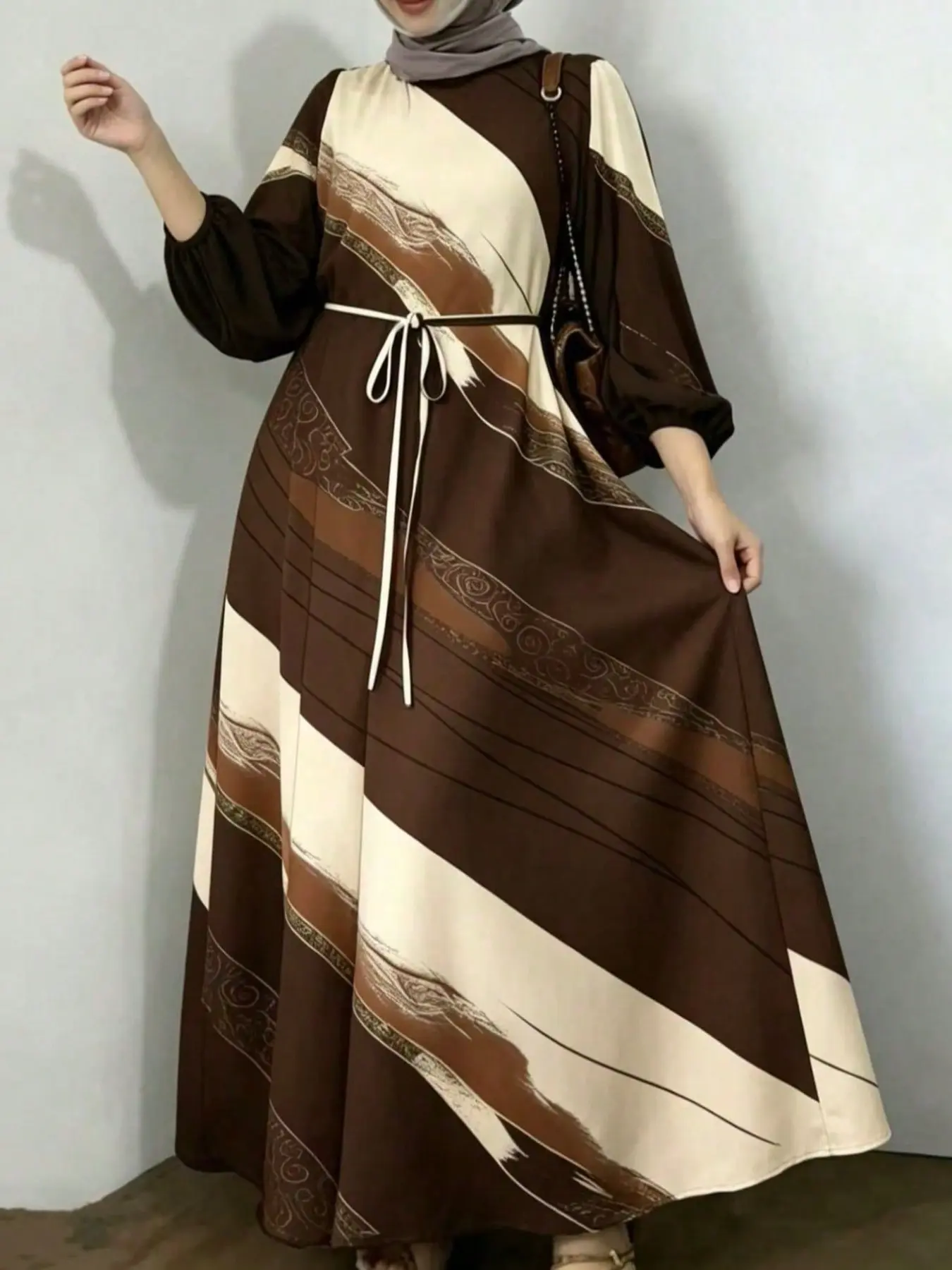 Vintage Geometric Diagonal Print Muslim Abaya Maxi Dress, Puff 3/4 Sleeve With Matching Waist Tie, Smooth Woven Fabric, Modest Outfit For Women Daily Commute Vacation Wear
