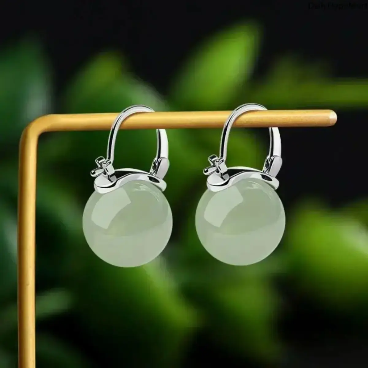 Women's Anti-Allergy Jade Earrings - Fashionable Hypoallergenic Natural Green Stone Jewelry, Elegant Personality Accessory & Gift for Women