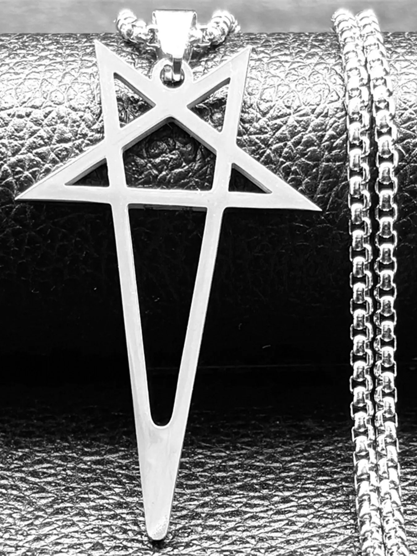 Gothic Punk Pentagram Pendant Costume Jewelry Necklace for Women Men Stainless Steel Silver Black Color Hip Hop Chain Party Gift Fashionable