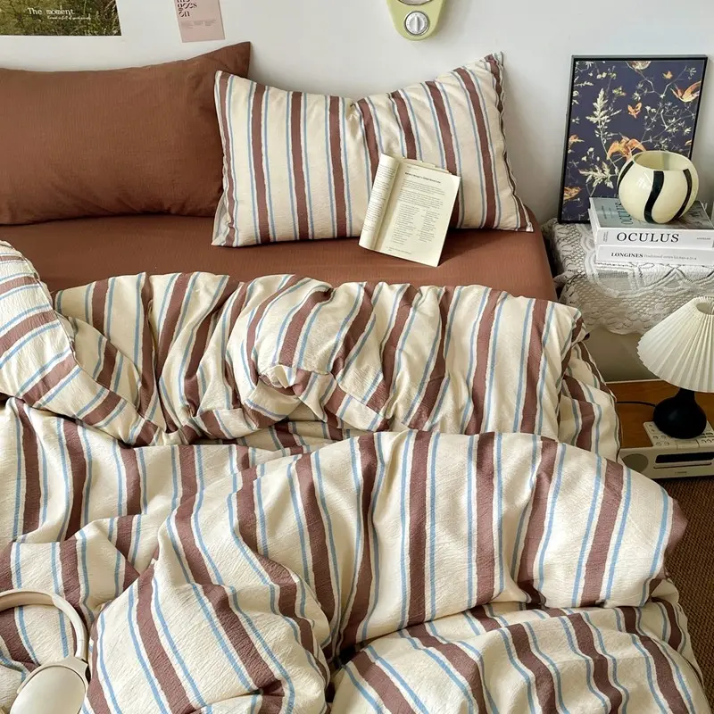 Retro Striped Duvet Cover Set- 3-Piece Vintage Red Stripes Pattern Printed Bedding Set, Decorative Duvet Cover, Soft Breathable Comforter Cover with Zipper Closure & Corner Ties, Queen Size, Bed Sets, Bed Covers