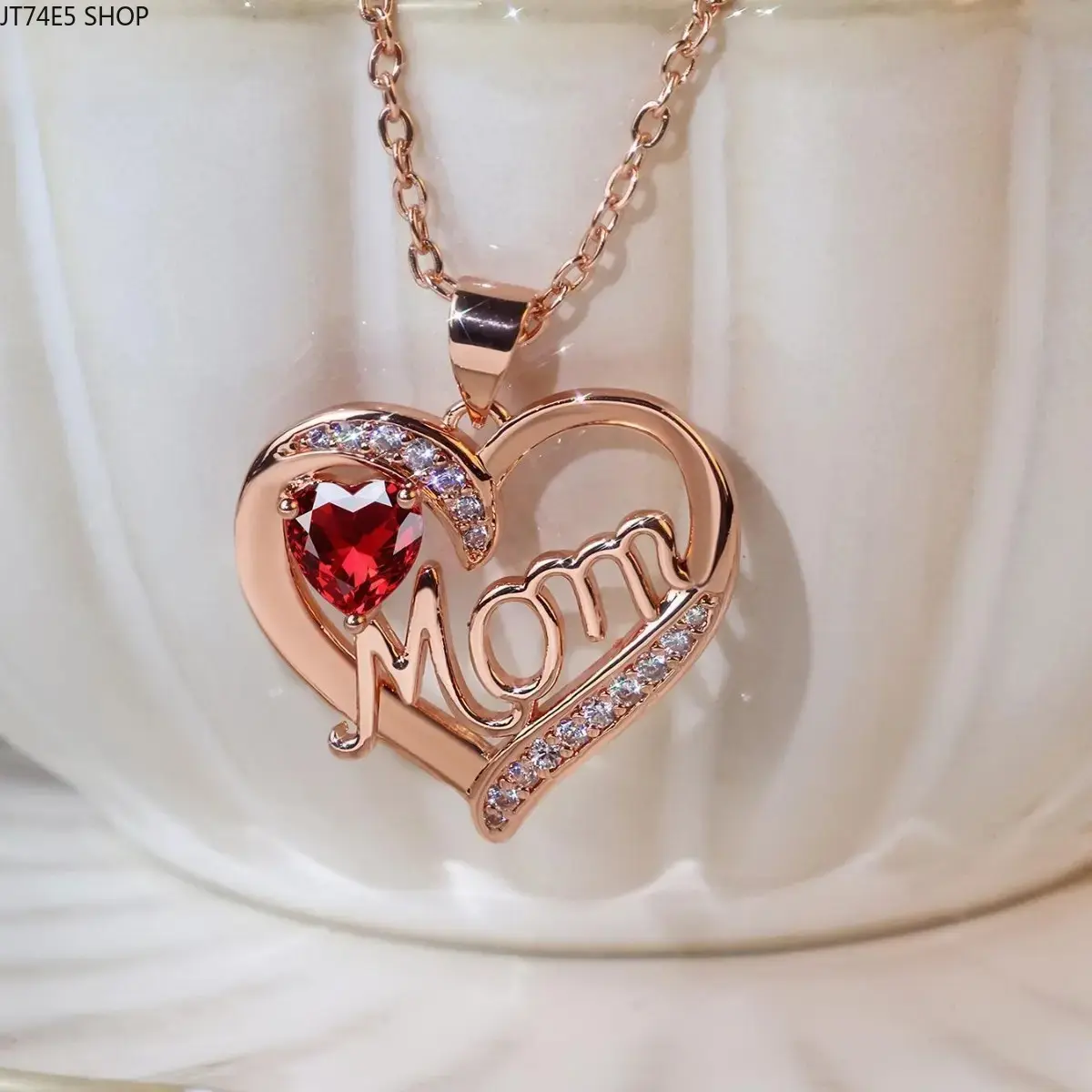 Luxury Carved Pink Flower Pendant Necklace for Mother’s Day, Elegant Aesthetic Love Jewelry, Dainty Fashion Neck Accessory, Ideal Gift for Mom Suitable for Daily Wear & Special Occasions
