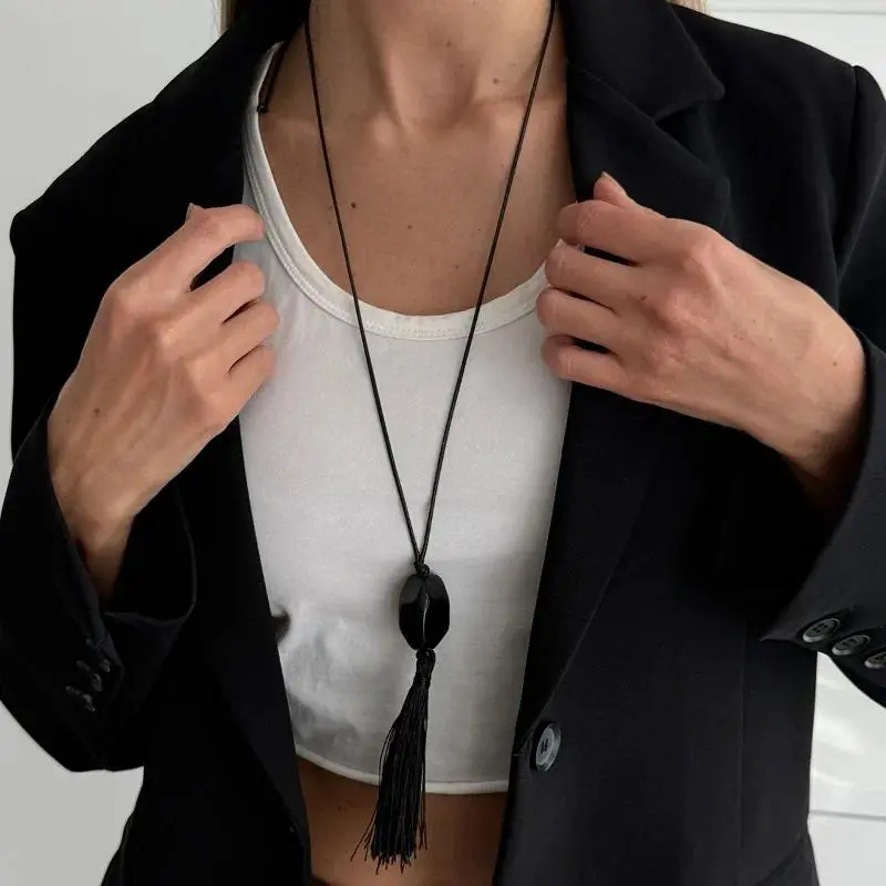 Retro Black Resin Bead Tassel Pendant Necklace Woman Adjustable Long Rope Chain Irregular Simple Design Trendy Jewelry Accessory