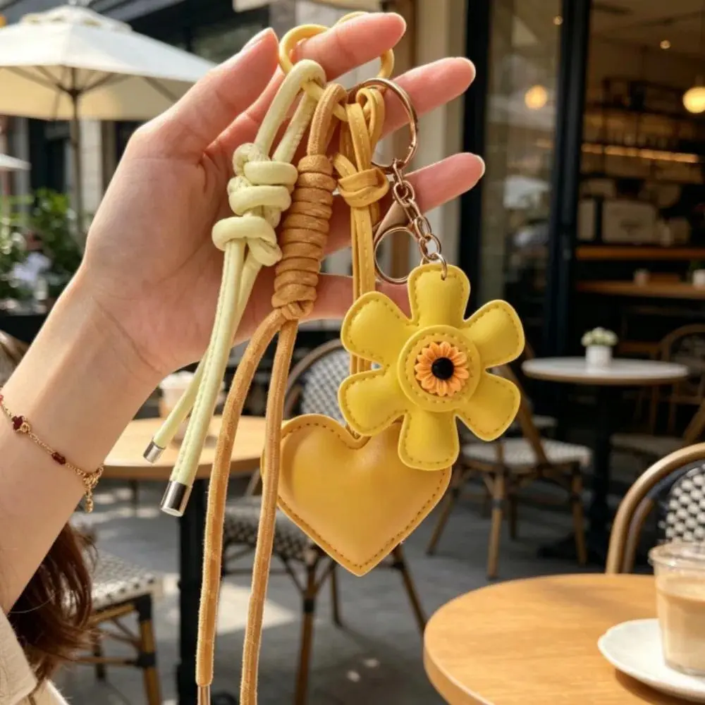 Heart & Flower Leather Bag Charm Keychain, Cute Y2K Braided Tassel Pendant for Women Bags, Keys & Backpacks, Trendy Aesthetic Niche Accessory, Lightweight Daily Use Bag Decoration for Handbag, Crossbody & Tote Styling, Stylish Streetwear Charm, Compatible