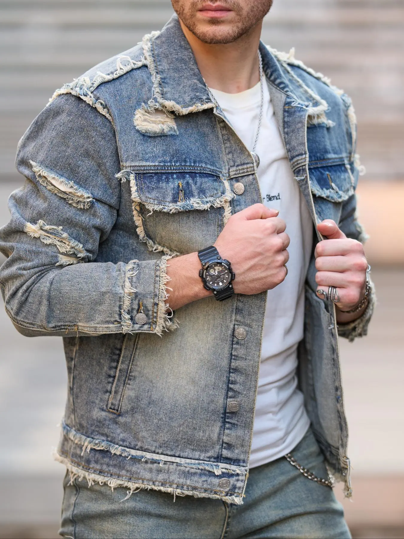 Men's Raw Wash Ripped Denim Jacket, Casual Button-Front Design with Pockets and Raw Hem for Daily Wear, Fashionable Menswear for All Seasons