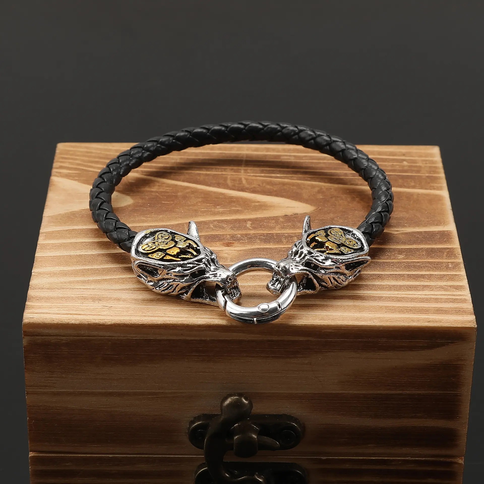 Viking Wolf Head Leather Bracelet Retro Braided Rope Wrap Bangle Adjustable Stainless Steel Clasp Choker Charm Wristband For Men Hip Hop Streetwear Rapper Daily Matching Jewelry Boyfriend Gift