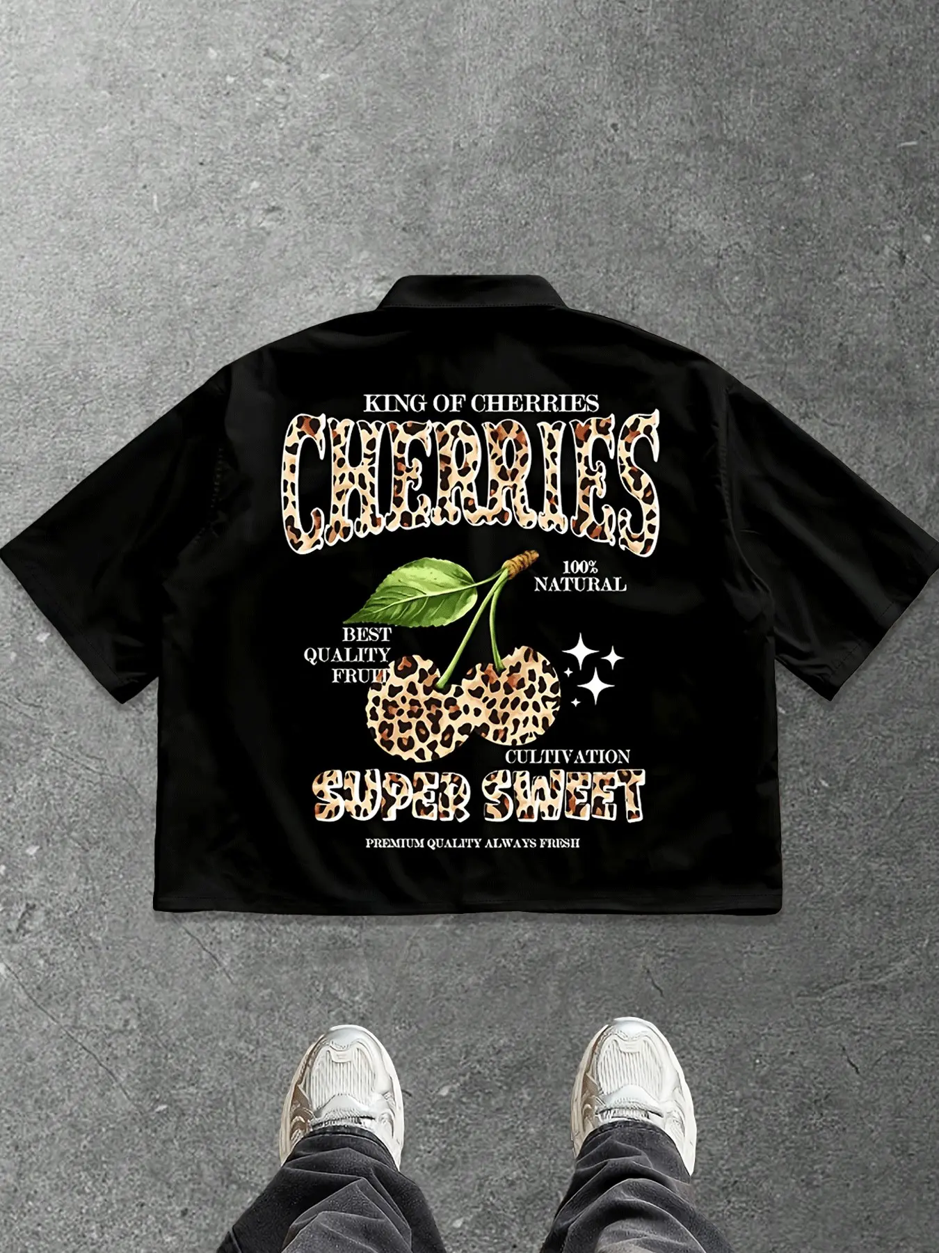Men's Black Cropped Short Sleeve Button Down Shirt, Leopard Print Cherries "King of Cherries Super Sweet" Back Graphic Vintage Y2K Retro Streetwear Camp Collar Cropped Shirt for Men