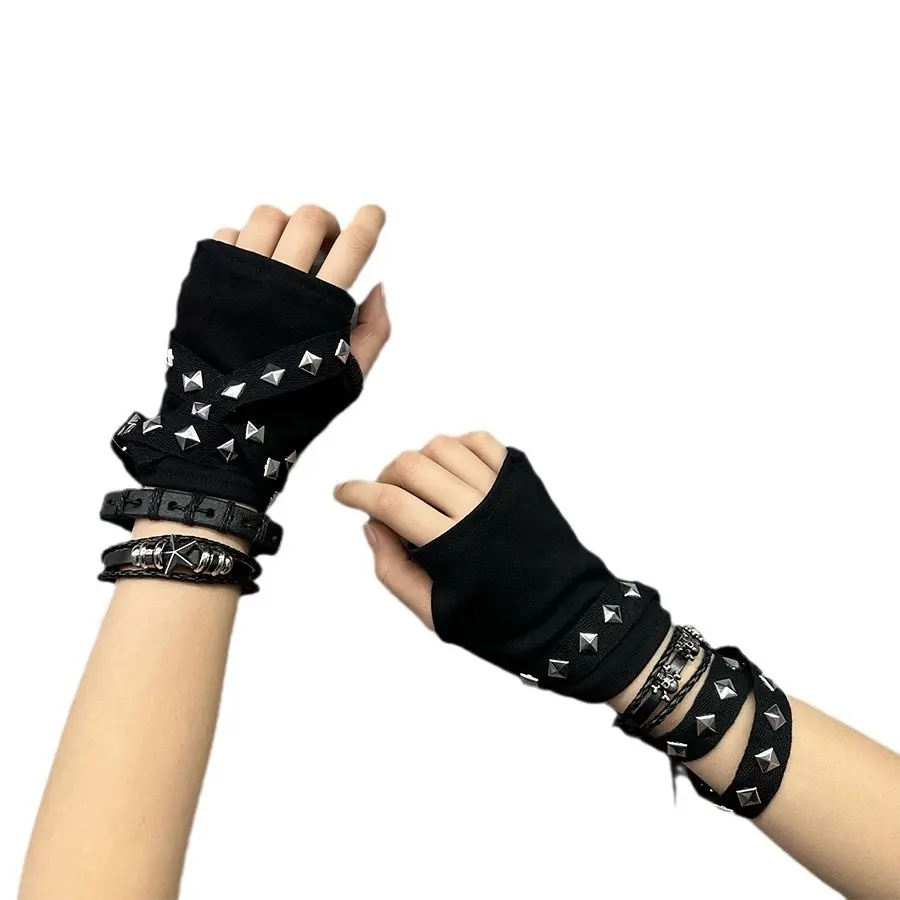 Y2K Punk Rivet Fingerless Arm Sleeves, Dark Techwear Knight Style Hand Cuffs, Edgy Half‑Finger Arm Warmers for Trendy Girls Party Outfits