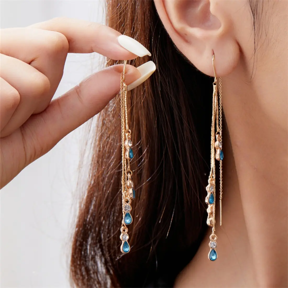 Women’s Water Drop Tassel Dangle Earrings, Trendy Diamond Rhinestone Statement Earrings, Long Fringe Elegant Drop Jewelry, Chic Sparkling Fashion Earrings for Party, Wedding, Date Night, Prom, and Gift for Her